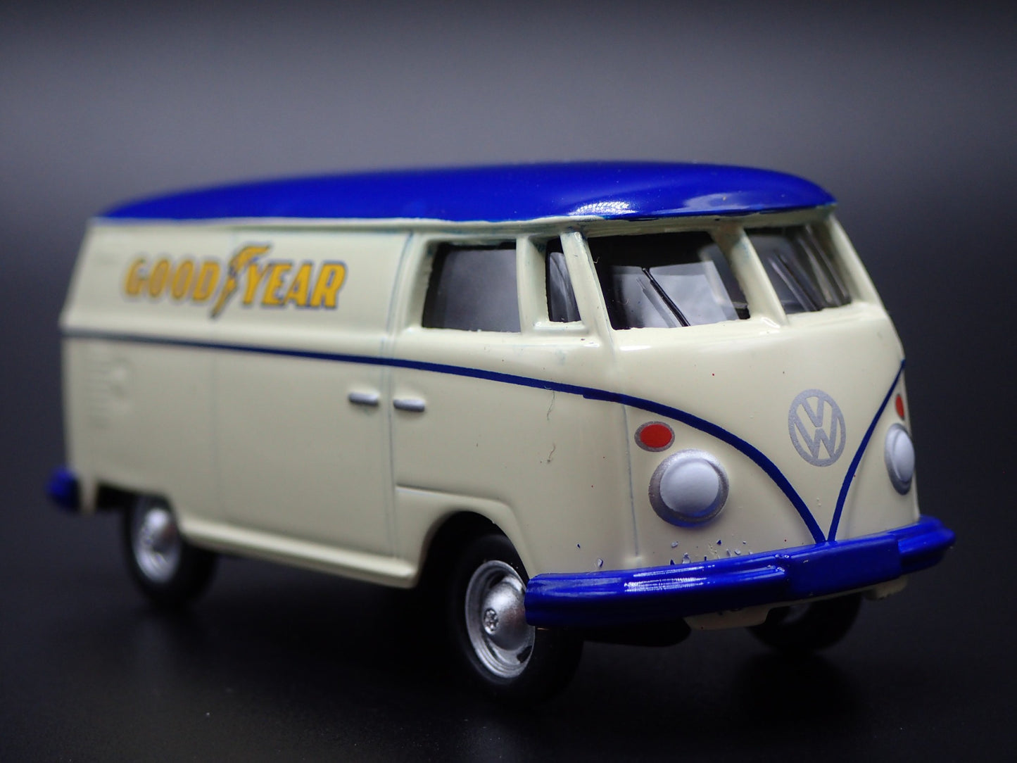 1950-1967 VW VOLKSWAGEN TYPE 2 T1 DELIVERY VAN GOODYEAR 1:64 DIECAST MODEL CAR
