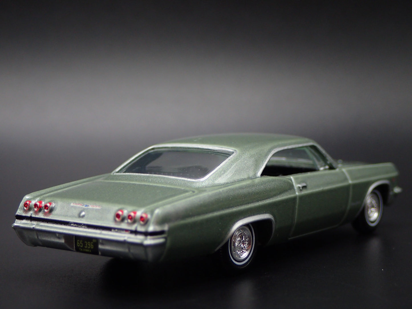1965 65 CHEVY CHEVROLET IMPALA SS 396 GREEN 1:64 SCALE DIORAMA DIECAST MODEL CAR