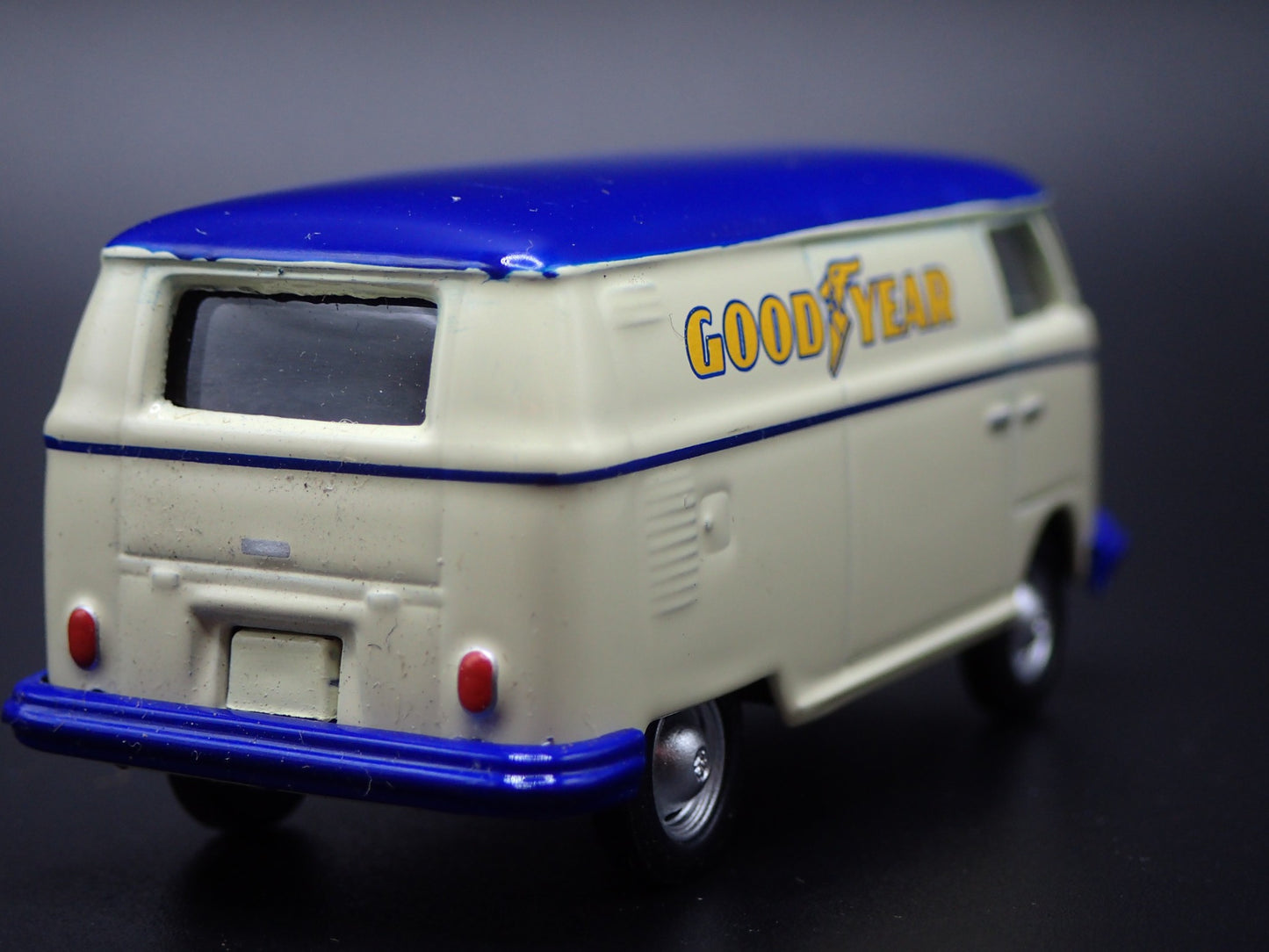 1950-1967 VW VOLKSWAGEN TYPE 2 T1 DELIVERY VAN GOODYEAR 1:64 DIECAST MODEL CAR