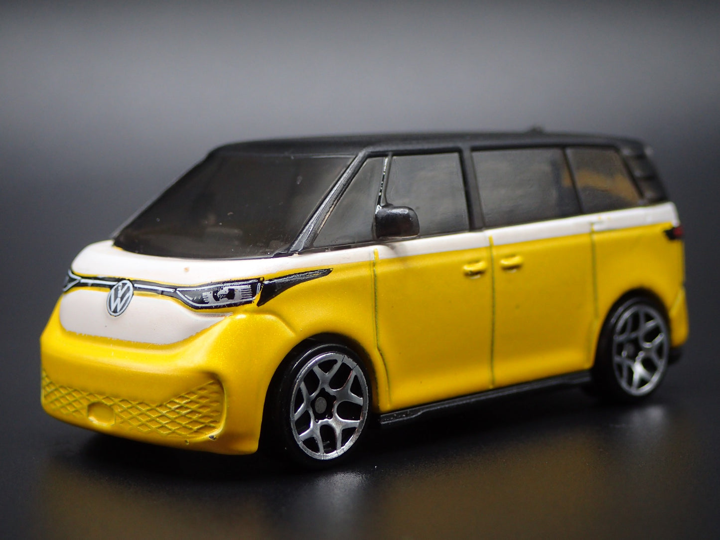 2025 25 VW VOLKSWAGEN ID BUZZ ELECTRIC CAR YELLOW 1:64 SCALE DIECAST MODEL CAR