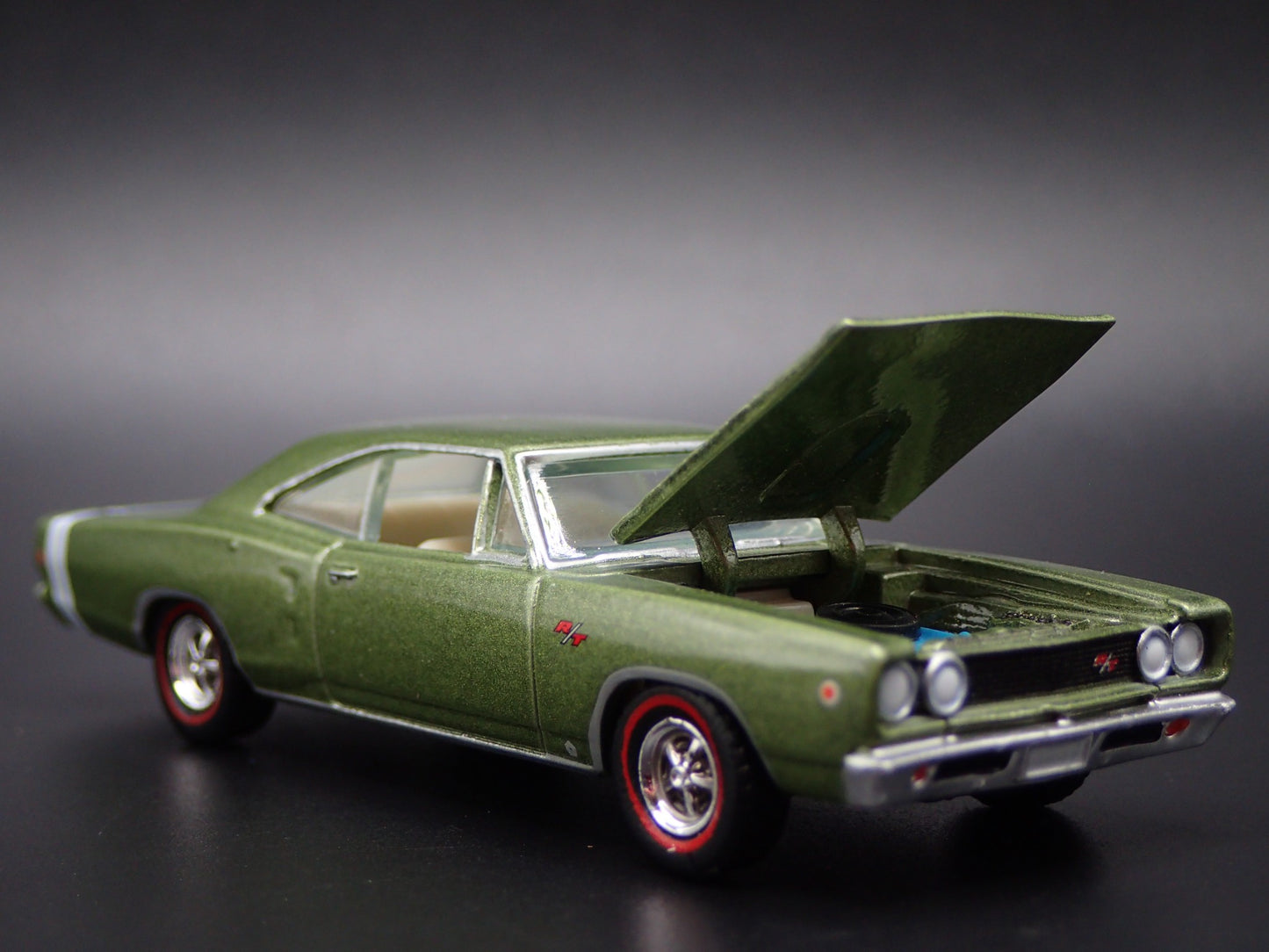 1968 68 DODGE CORONET RT GREEN 1:64 SCALE COLLECTIBLE DIORAMA DIECAST MODEL CAR