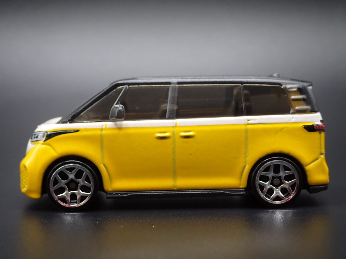 2025 25 VW VOLKSWAGEN ID BUZZ ELECTRIC CAR YELLOW 1:64 SCALE DIECAST MODEL CAR