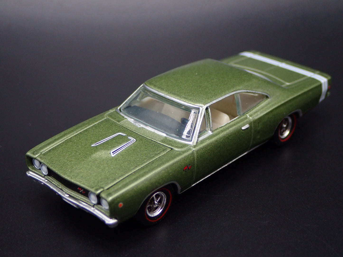 1968 68 DODGE CORONET RT GREEN 1:64 SCALE COLLECTIBLE DIORAMA DIECAST MODEL CAR