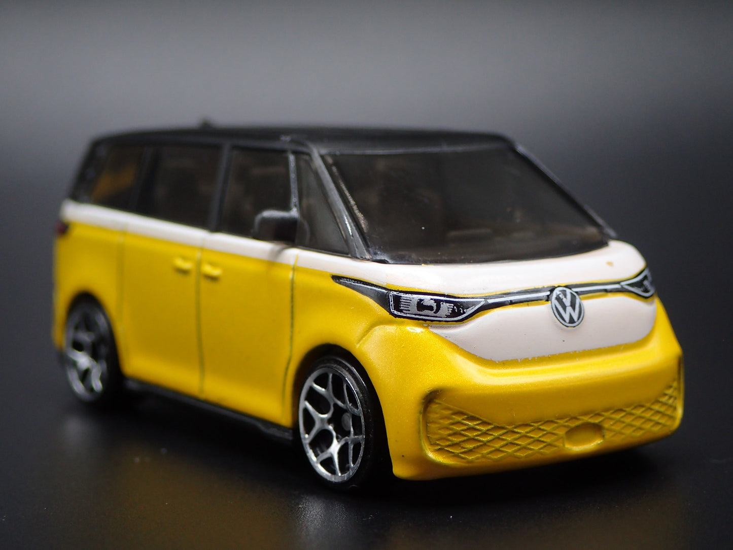 2025 25 VW VOLKSWAGEN ID BUZZ ELECTRIC CAR YELLOW 1:64 SCALE DIECAST MODEL CAR