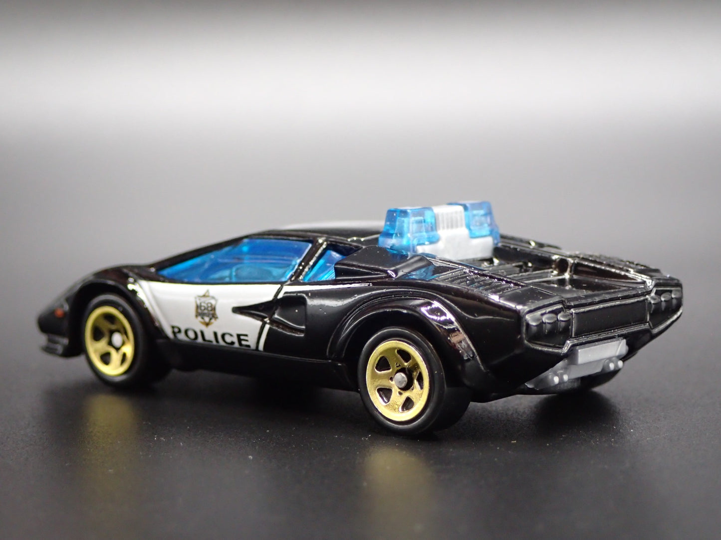 1974-1990 LAMBORGHINI COUNTACH POLICE CAR SUPER CAR 1:64 SCALE DIECAST MODEL CAR