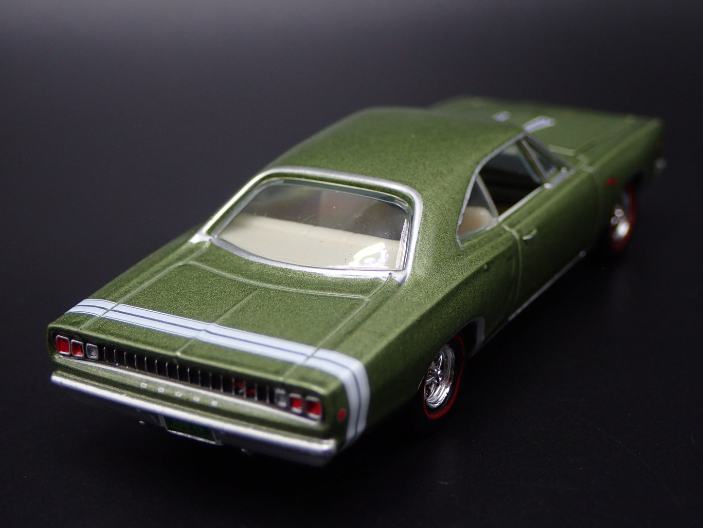1968 68 DODGE CORONET RT GREEN 1:64 SCALE COLLECTIBLE DIORAMA DIECAST MODEL CAR