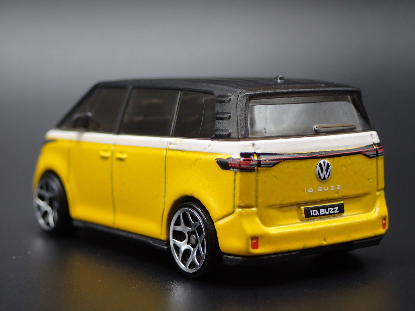 2025 25 VW VOLKSWAGEN ID BUZZ ELECTRIC CAR YELLOW 1:64 SCALE DIECAST MODEL CAR
