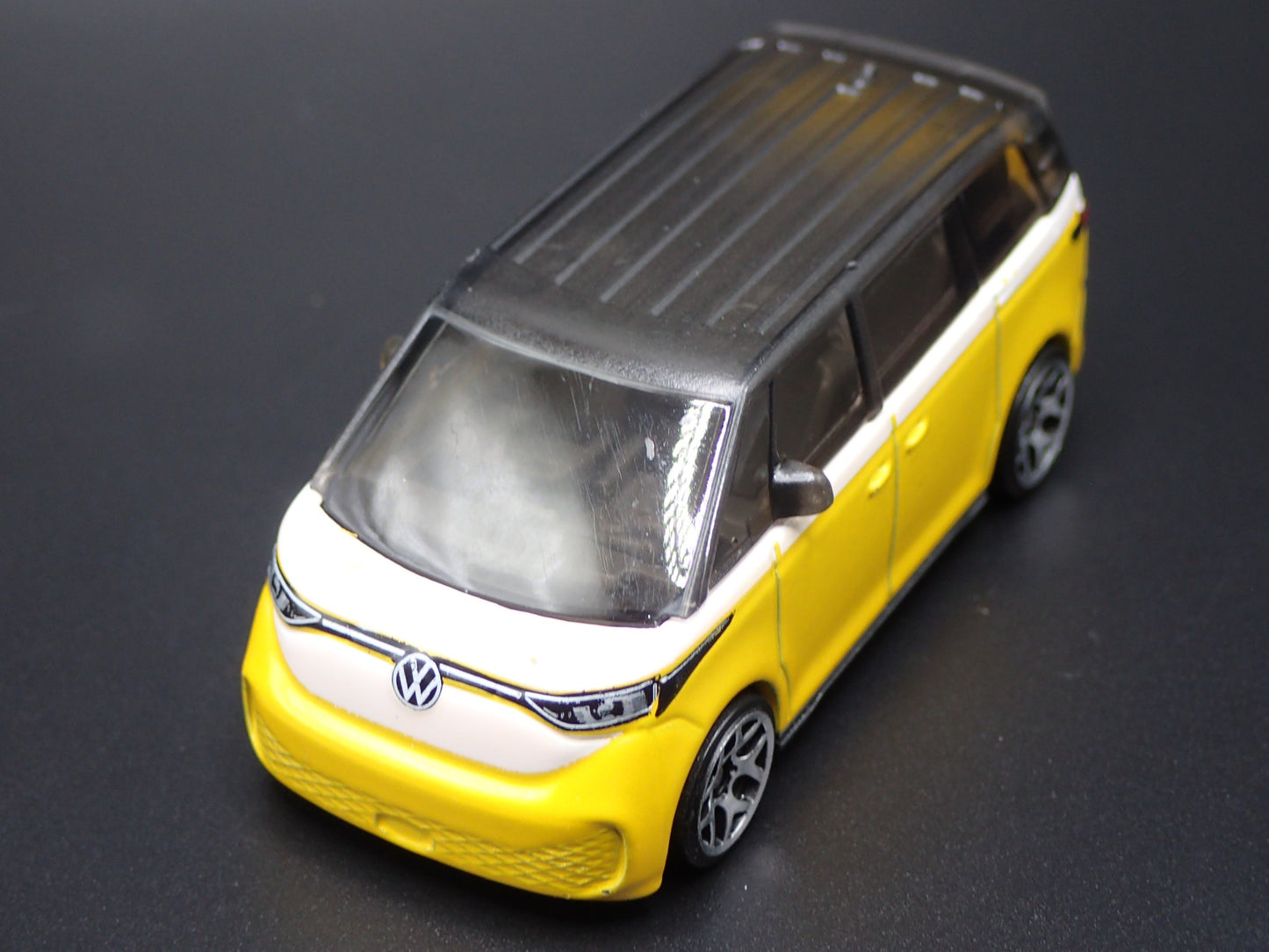 2025 25 VW VOLKSWAGEN ID BUZZ ELECTRIC CAR YELLOW 1:64 SCALE DIECAST MODEL CAR