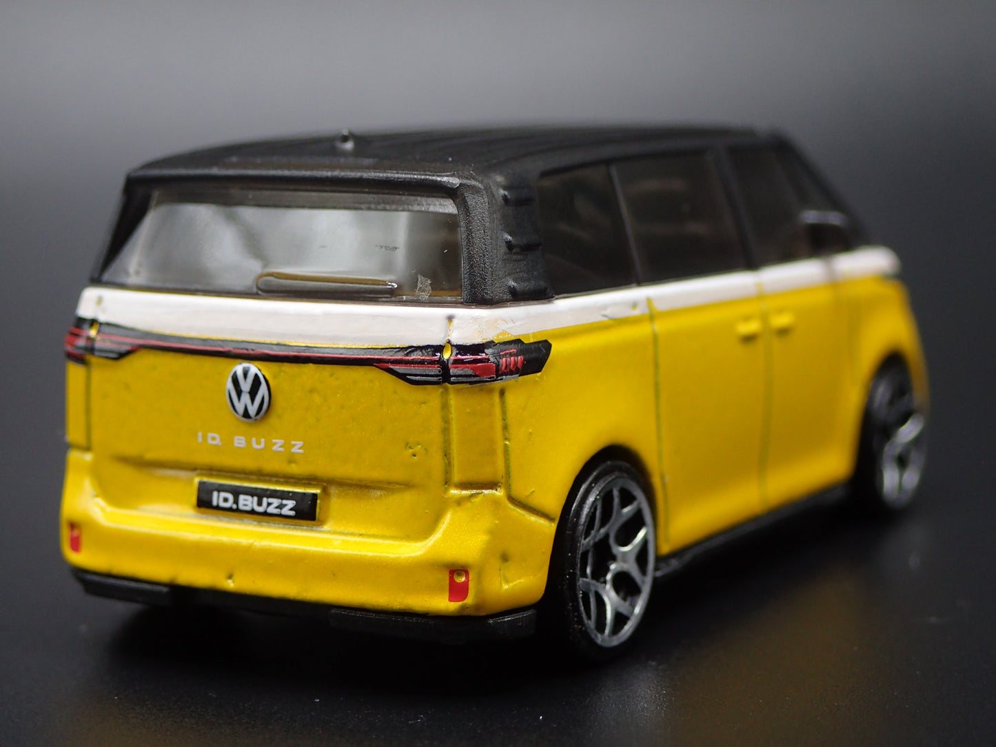 2025 25 VW VOLKSWAGEN ID BUZZ ELECTRIC CAR YELLOW 1:64 SCALE DIECAST MODEL CAR