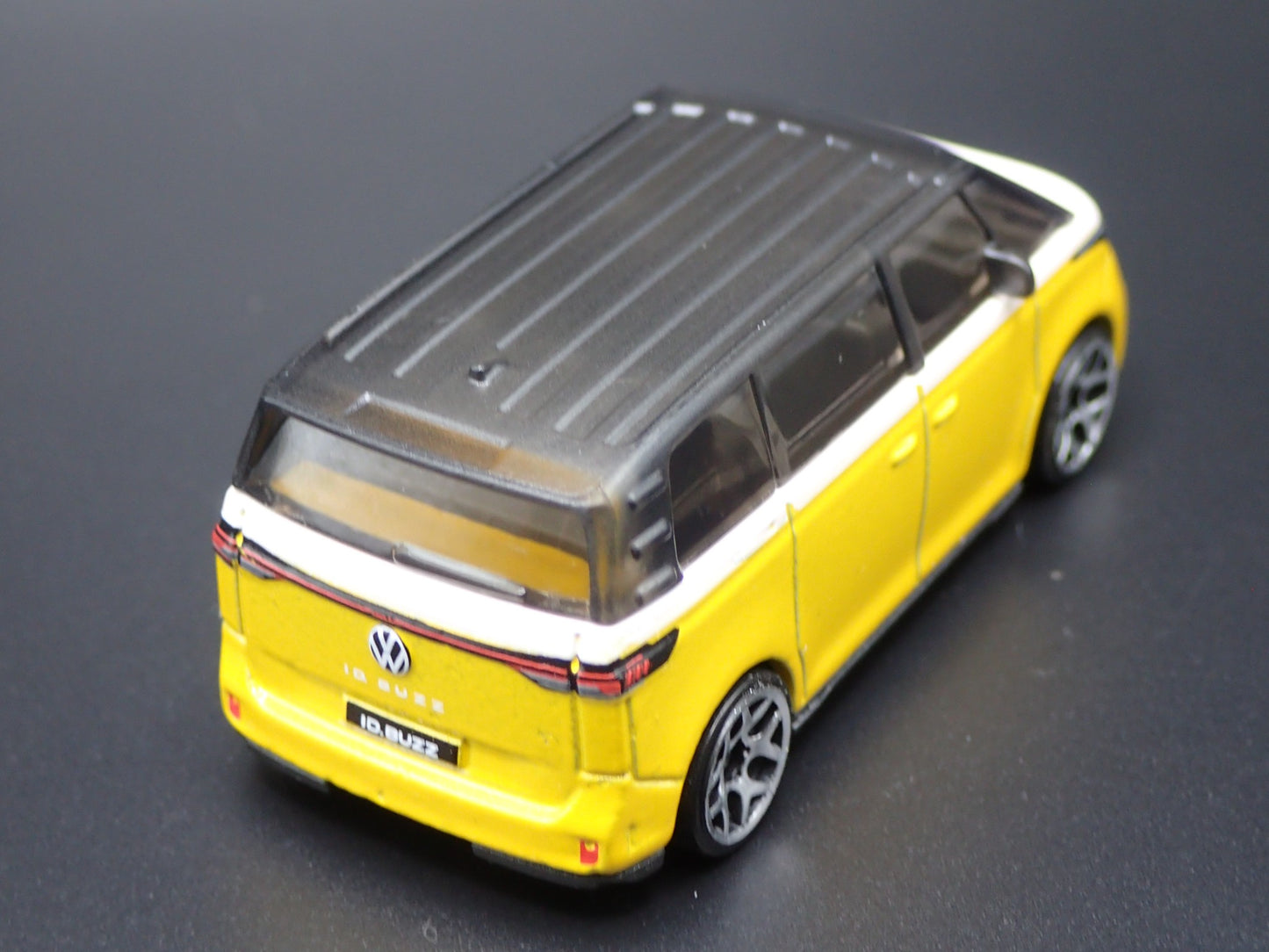 2025 25 VW VOLKSWAGEN ID BUZZ ELECTRIC CAR YELLOW 1:64 SCALE DIECAST MODEL CAR