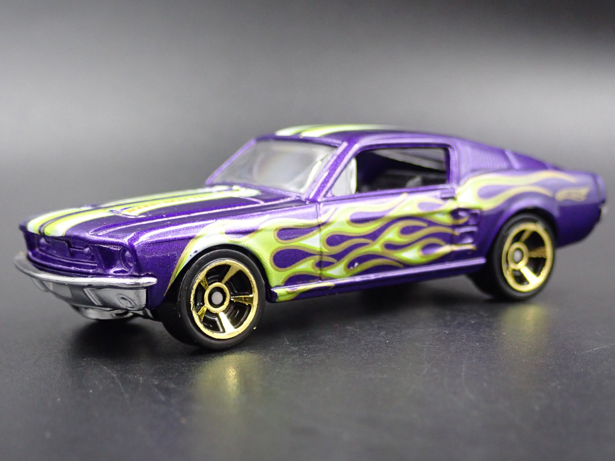 1967 67 FORD MUSTANG FASTBACK 1:64 SCALE COLLECTIBLE DIORAMA DIECAST MODEL CAR-Burning Rubber Toy Company
