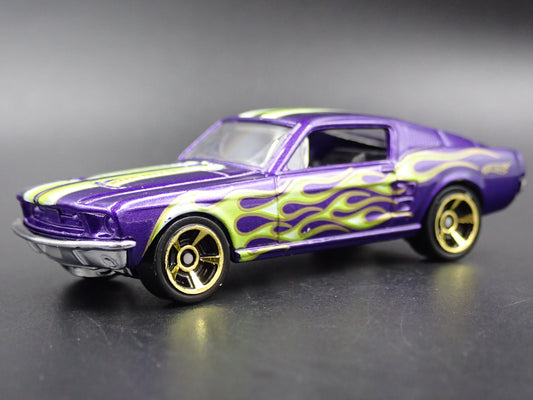 1967 67 FORD MUSTANG FASTBACK 1:64 SCALE COLLECTIBLE DIORAMA DIECAST MODEL CAR-Burning Rubber Toy Company