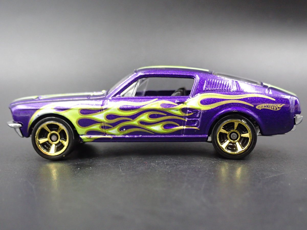 1967 67 FORD MUSTANG FASTBACK 1:64 SCALE COLLECTIBLE DIORAMA DIECAST MODEL CAR-Burning Rubber Toy Company