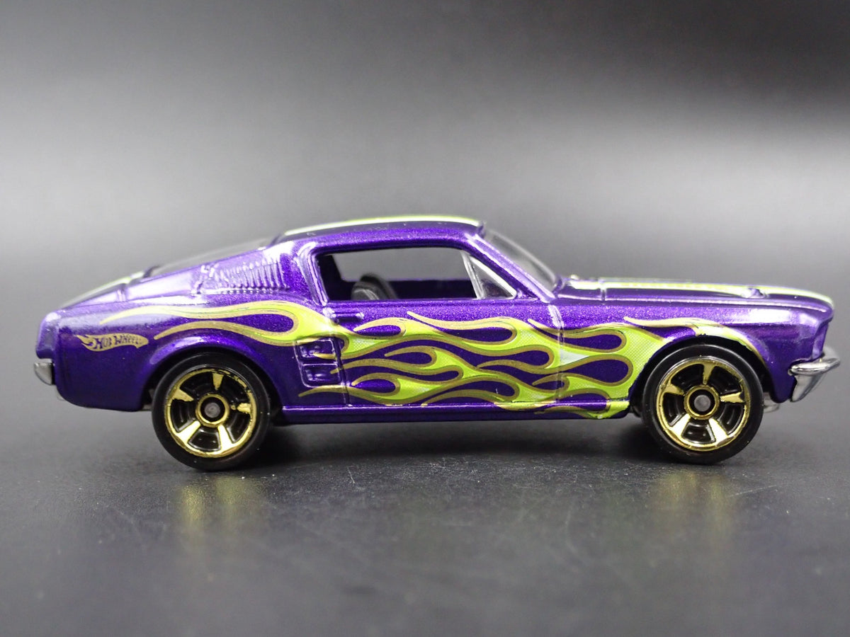 1967 67 FORD MUSTANG FASTBACK 1:64 SCALE COLLECTIBLE DIORAMA DIECAST MODEL CAR-Burning Rubber Toy Company