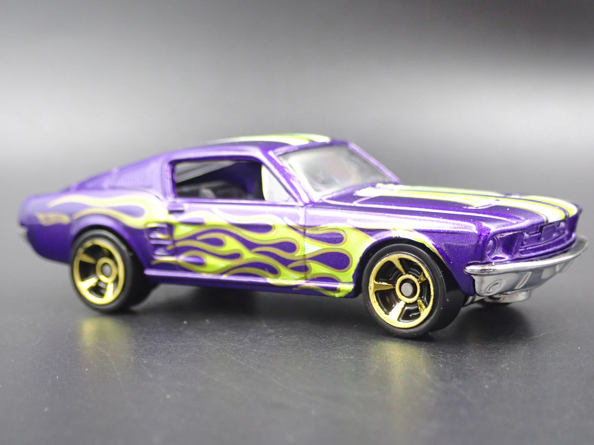 1967 67 FORD MUSTANG FASTBACK 1:64 SCALE COLLECTIBLE DIORAMA DIECAST MODEL CAR-Burning Rubber Toy Company