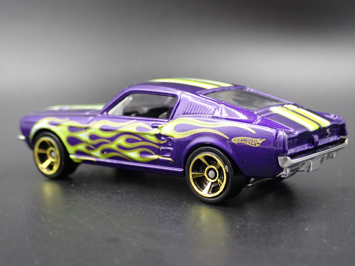 1967 67 FORD MUSTANG FASTBACK 1:64 SCALE COLLECTIBLE DIORAMA DIECAST MODEL CAR-Burning Rubber Toy Company