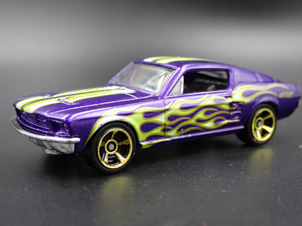 1967 67 FORD MUSTANG FASTBACK 1:64 SCALE COLLECTIBLE DIORAMA DIECAST MODEL CAR-Burning Rubber Toy Company