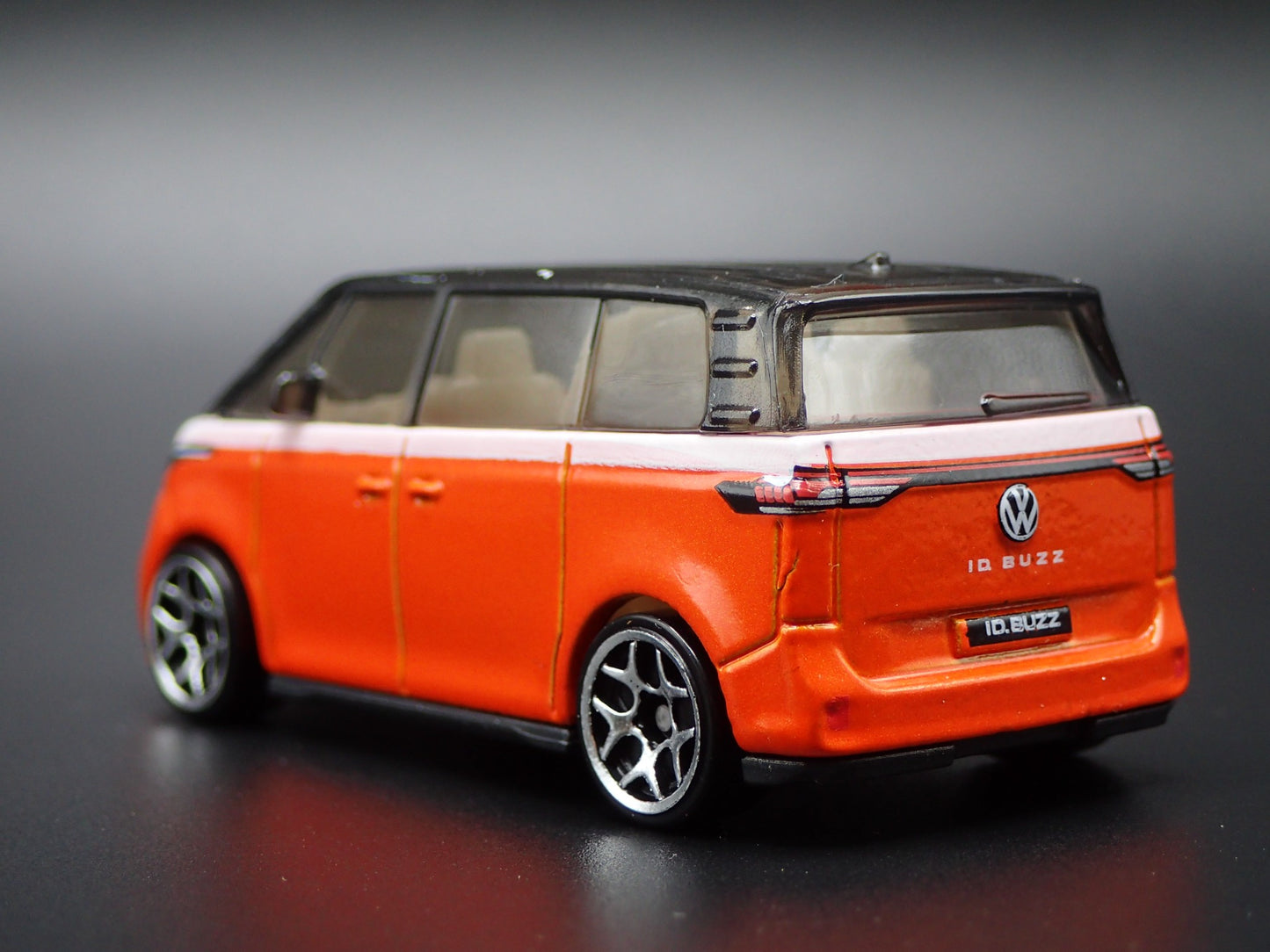2025 25 VW VOLKSWAGEN ID BUZZ ELECTRIC CAR ORANGE 1:64 SCALE DIECAST MODEL CAR