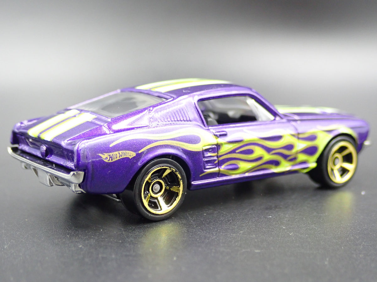1967 67 FORD MUSTANG FASTBACK 1:64 SCALE COLLECTIBLE DIORAMA DIECAST MODEL CAR-Burning Rubber Toy Company