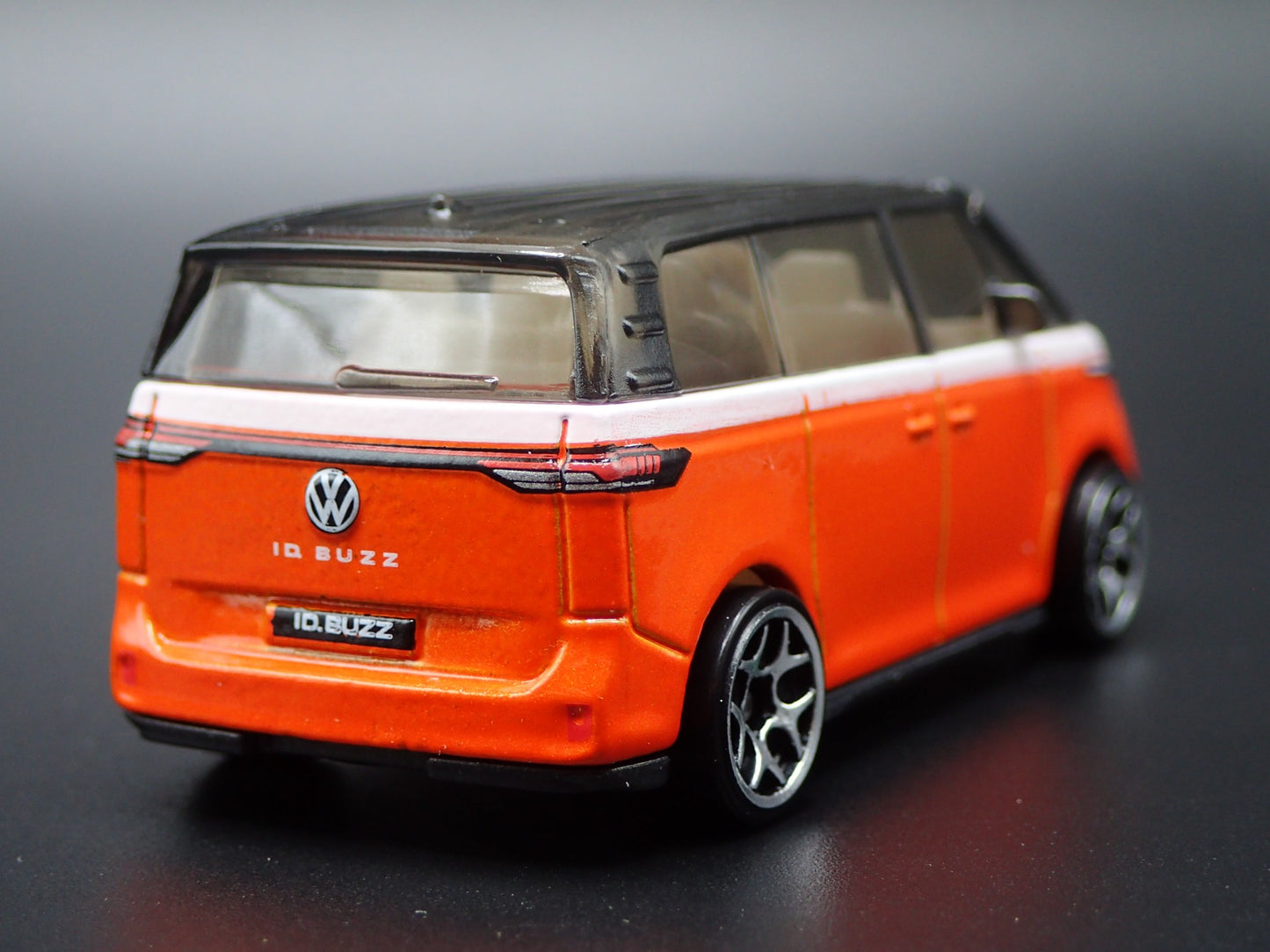 2025 25 VW VOLKSWAGEN ID BUZZ ELECTRIC CAR ORANGE 1:64 SCALE DIECAST MODEL CAR