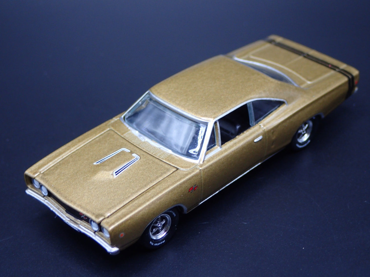 1968 68 DODGE CORONET RT GOLD 1:64 SCALE COLLECTIBLE DIORAMA DIECAST MODEL CAR