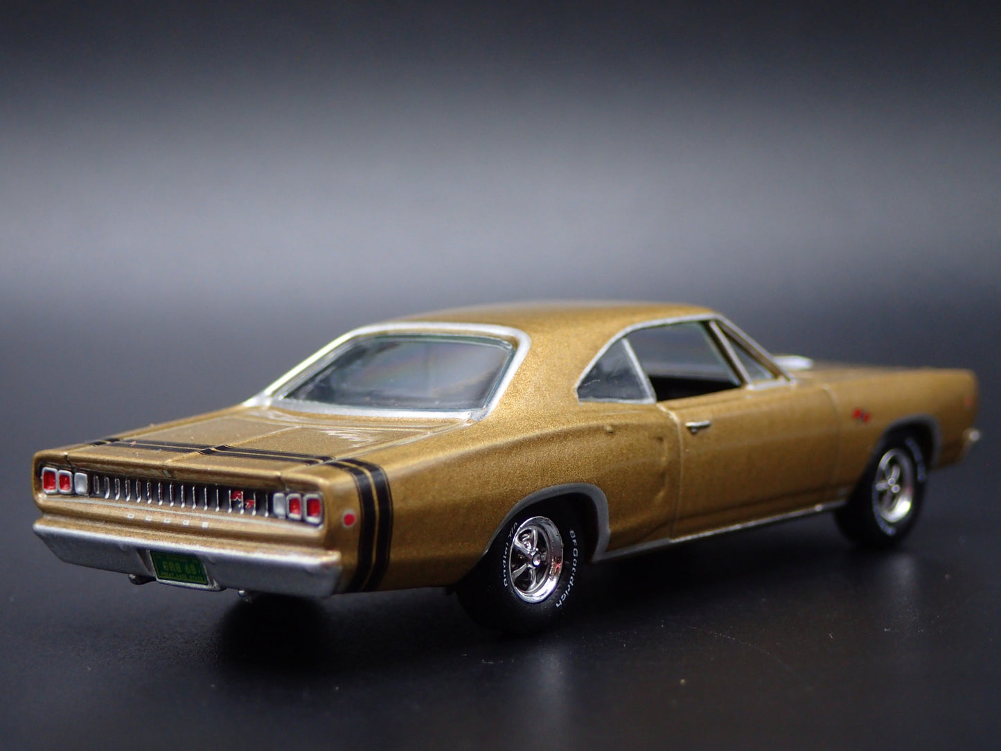 1968 68 DODGE CORONET RT GOLD 1:64 SCALE COLLECTIBLE DIORAMA DIECAST MODEL CAR