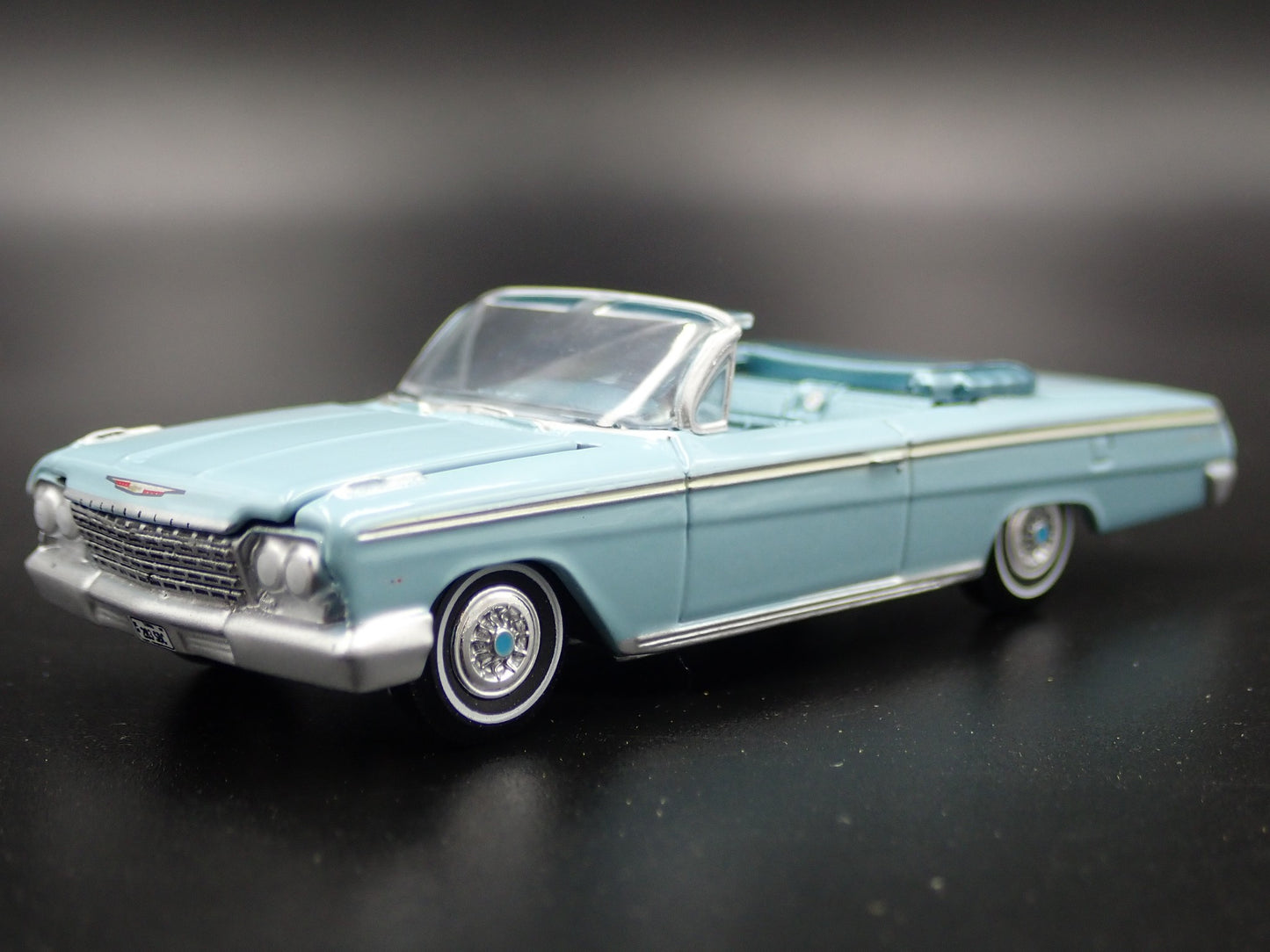 1962 62 CHEVY CHEVROLET IMPALA CONVERTIBLE 1:64 SCALE DIORAMA DIECAST MODEL CAR