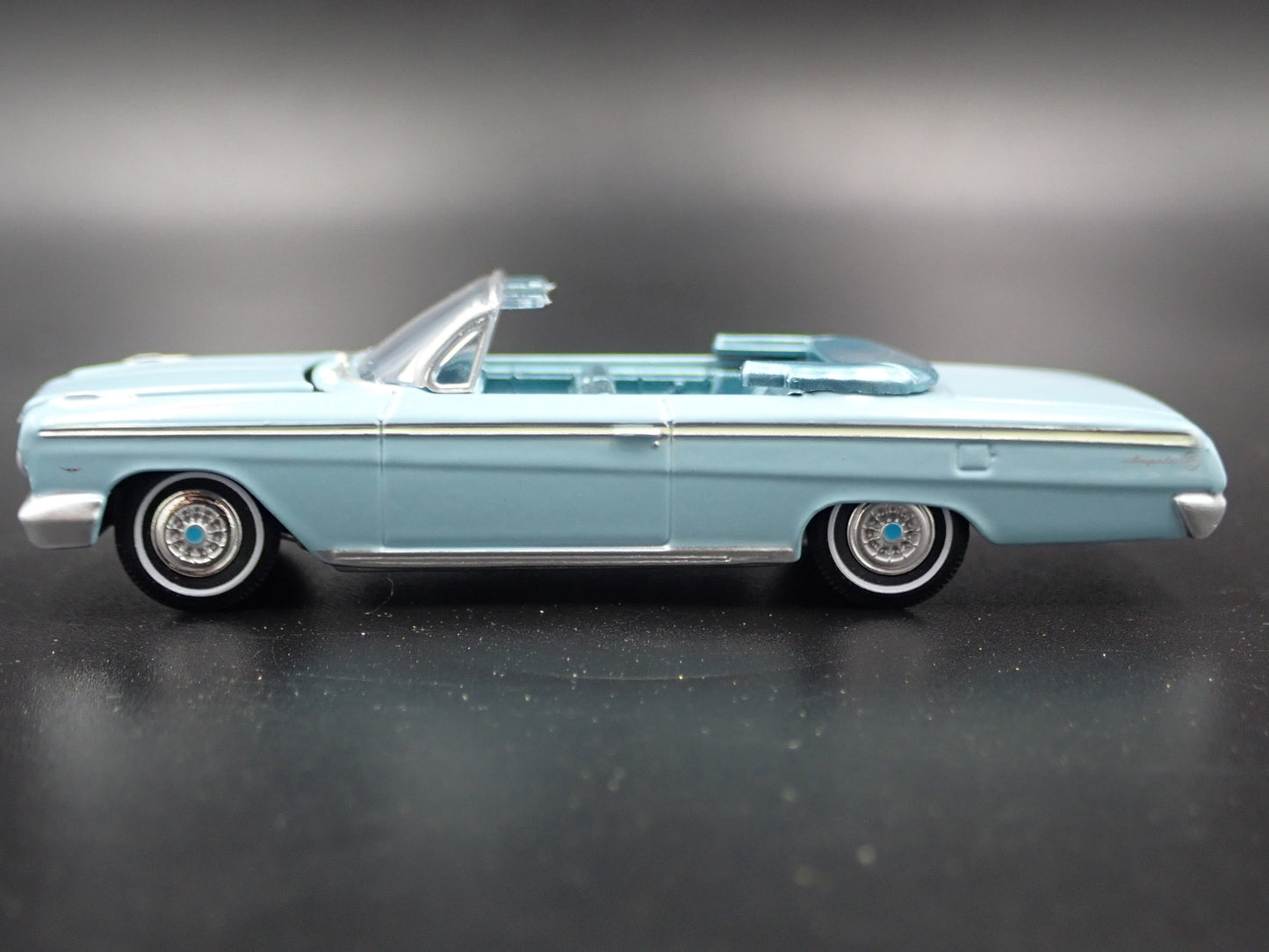 1962 62 CHEVY CHEVROLET IMPALA CONVERTIBLE 1:64 SCALE DIORAMA DIECAST MODEL CAR