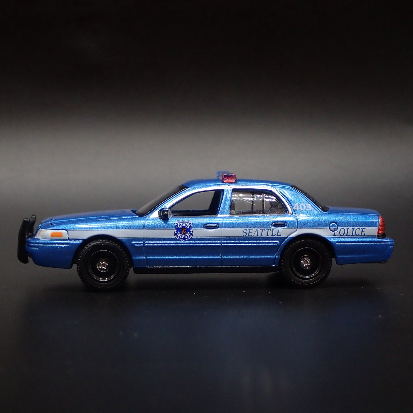 2001 FORD CROWN VICTORIA POLICE INTERCEPTOR SEATTLE 1:64 SCALE DIECAST MODEL CAR