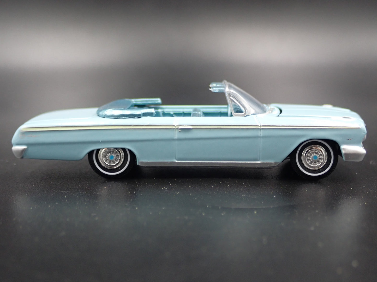 1962 62 CHEVY CHEVROLET IMPALA CONVERTIBLE 1:64 SCALE DIORAMA DIECAST MODEL CAR