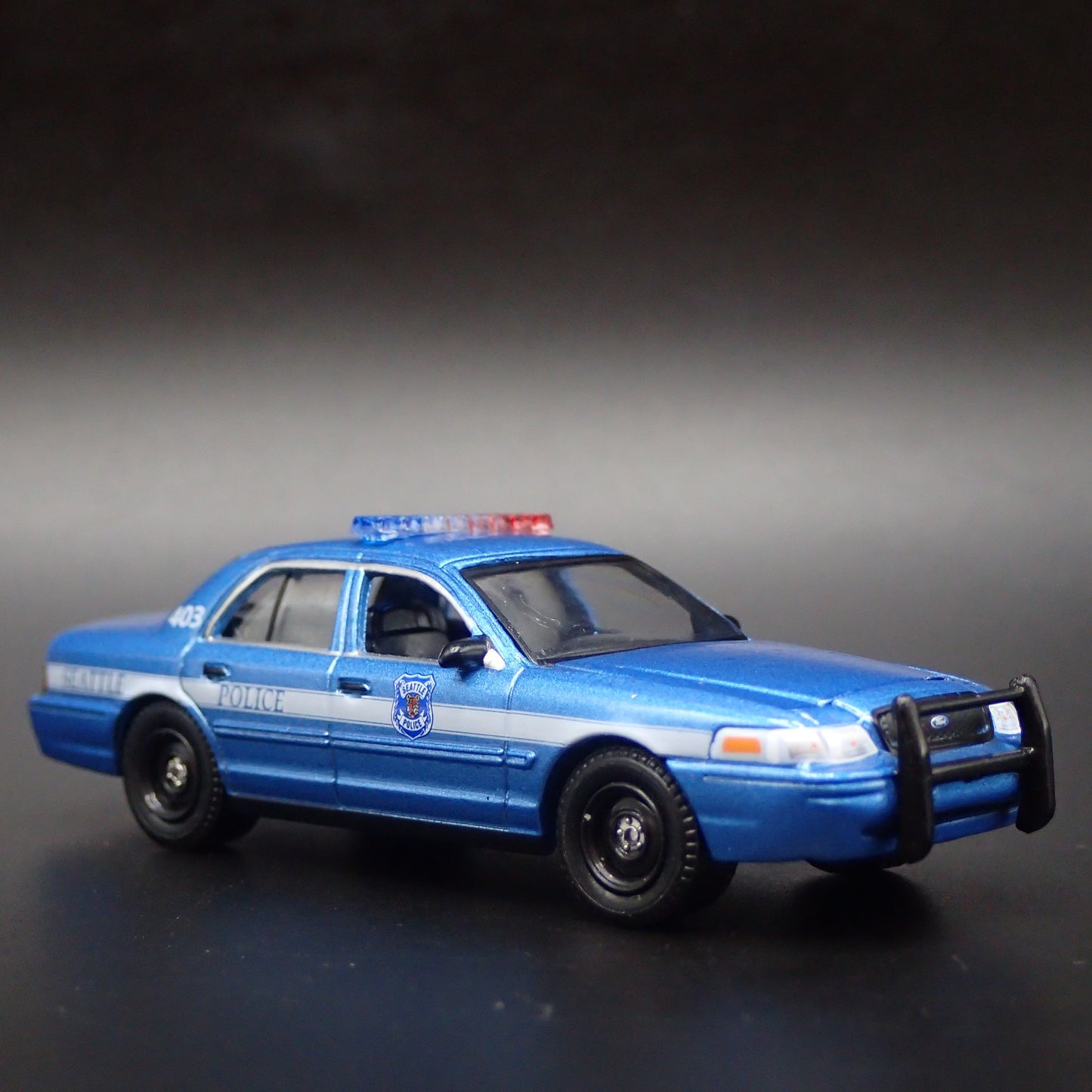 2001 FORD CROWN VICTORIA POLICE INTERCEPTOR SEATTLE 1:64 SCALE DIECAST MODEL CAR