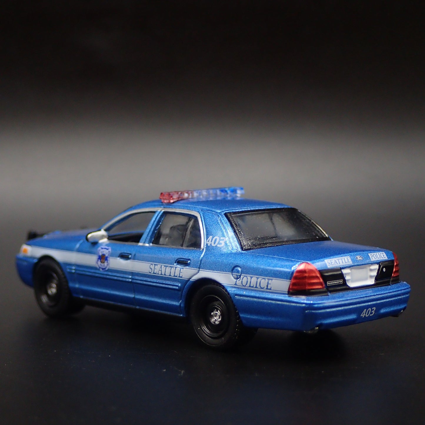 2001 FORD CROWN VICTORIA POLICE INTERCEPTOR SEATTLE 1:64 SCALE DIECAST MODEL CAR