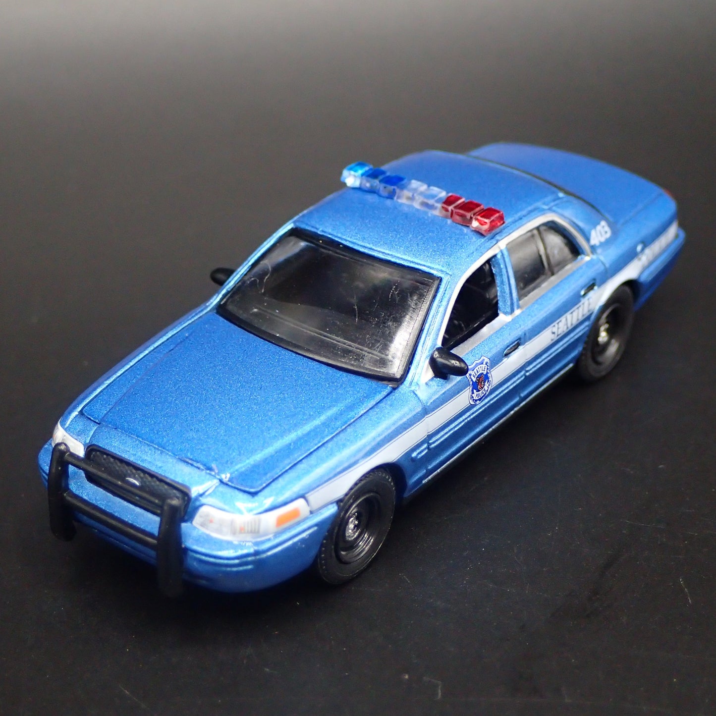 2001 FORD CROWN VICTORIA POLICE INTERCEPTOR SEATTLE 1:64 SCALE DIECAST MODEL CAR