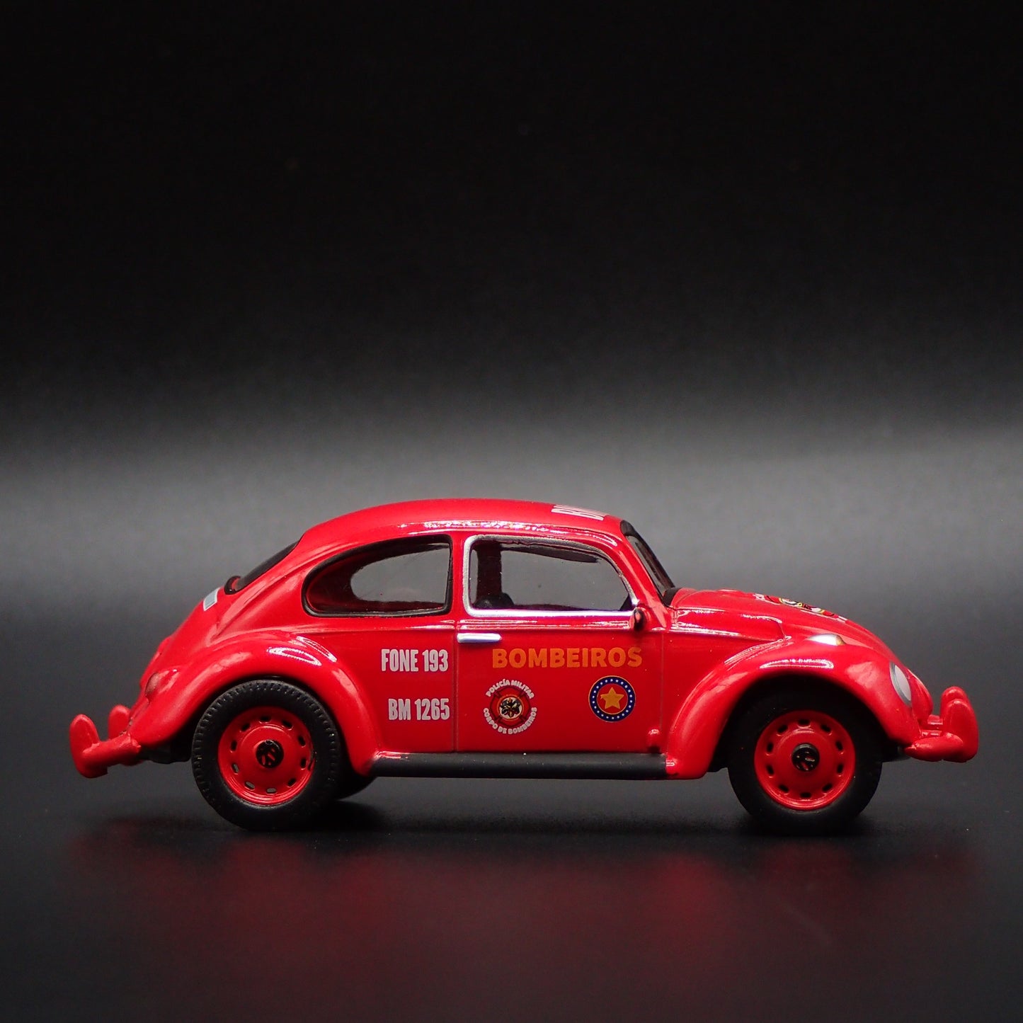1960-1967 VW VOLKSWAGEN BEETLE BUG BOMBEIROS FONE 1:64 SCALE DIECAST MODEL CAR