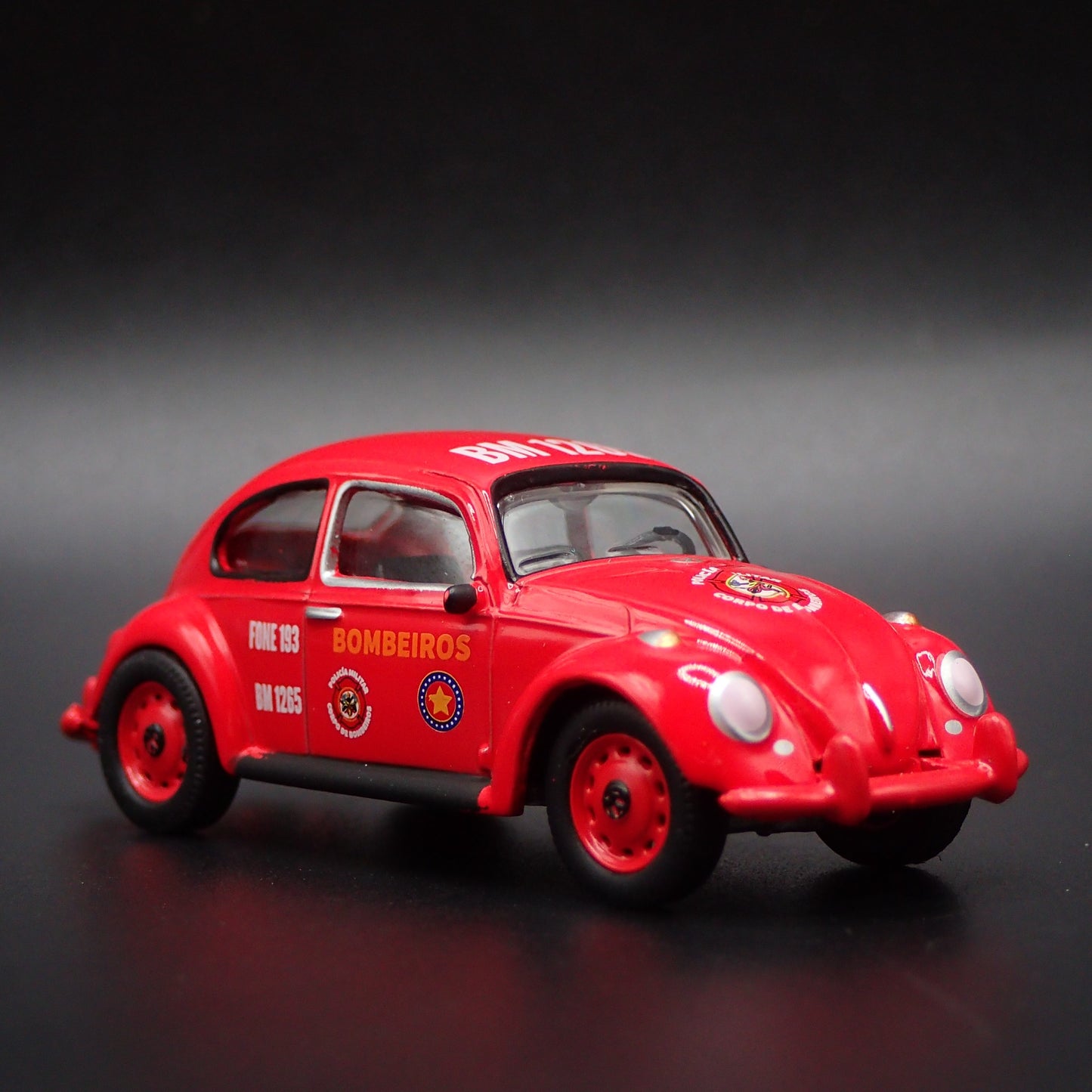 1960-1967 VW VOLKSWAGEN BEETLE BUG BOMBEIROS FONE 1:64 SCALE DIECAST MODEL CAR
