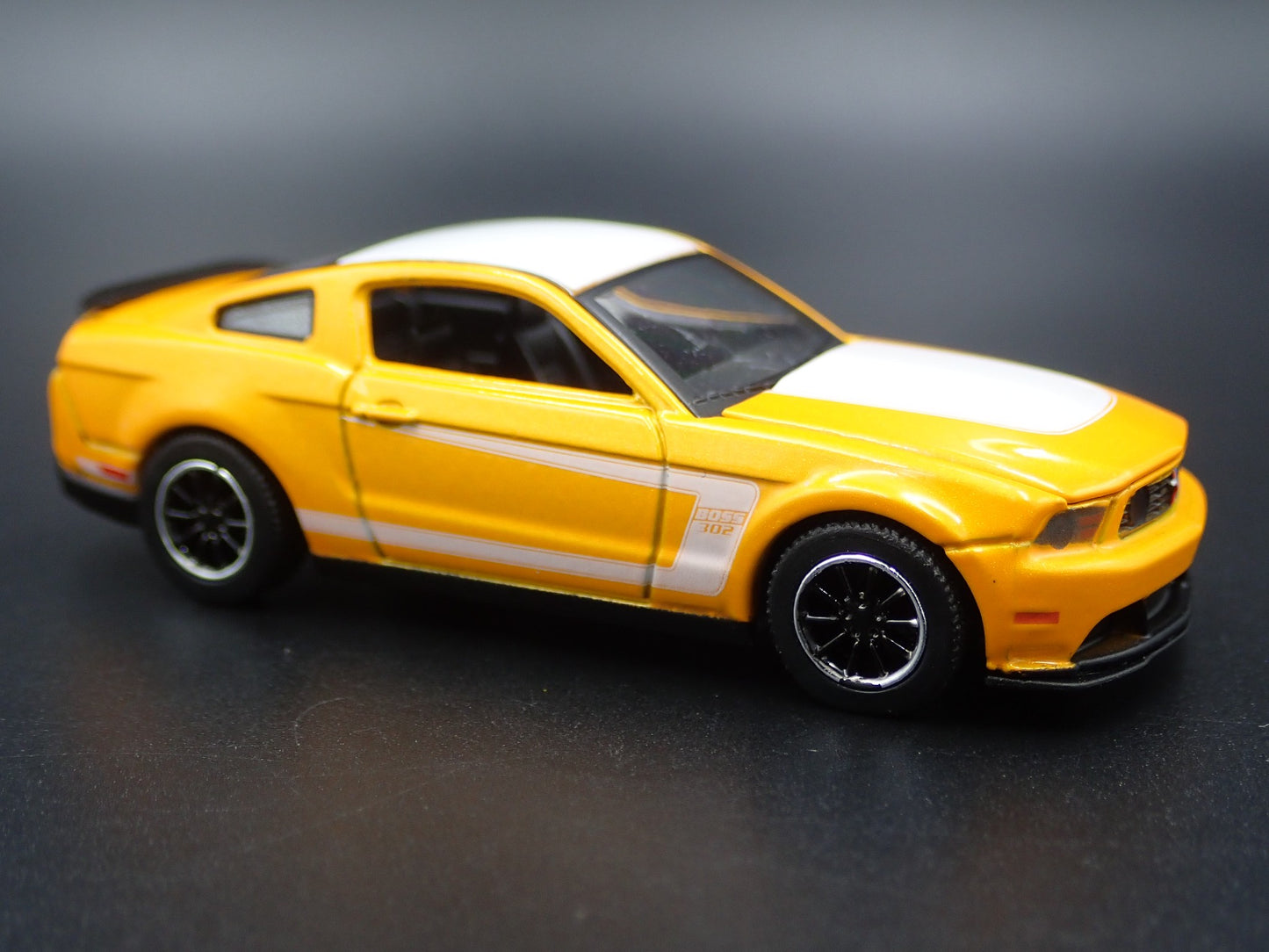 2012 12 FORD MUSTANG BOSS 302 YELLOW 1/64 SCALE COLLECTIBLE DIECAST MODEL CAR