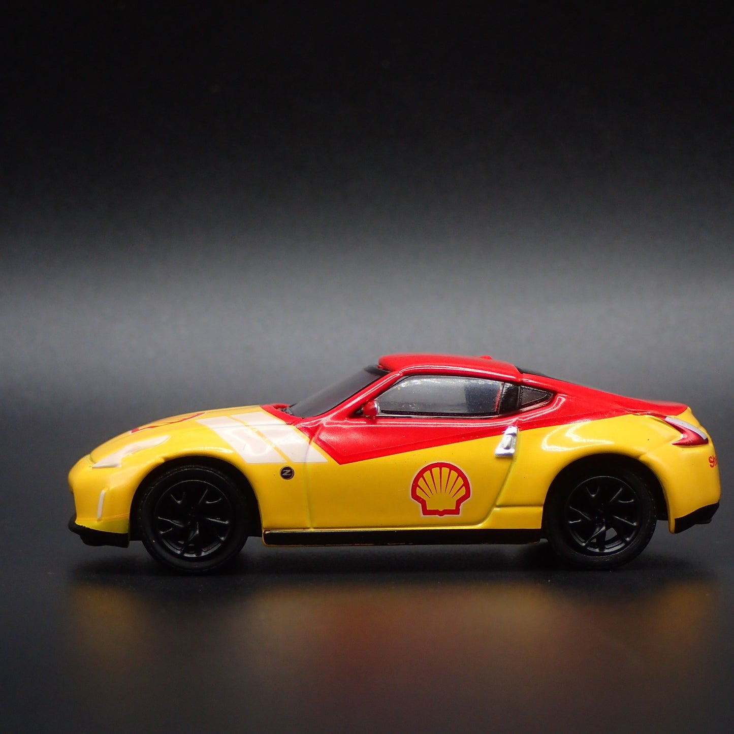 2009-2020 NISSAN 370Z SHELL OIL 1:64 SCALE COLLECTIBLE DIORAMA DIECAST MODEL CAR