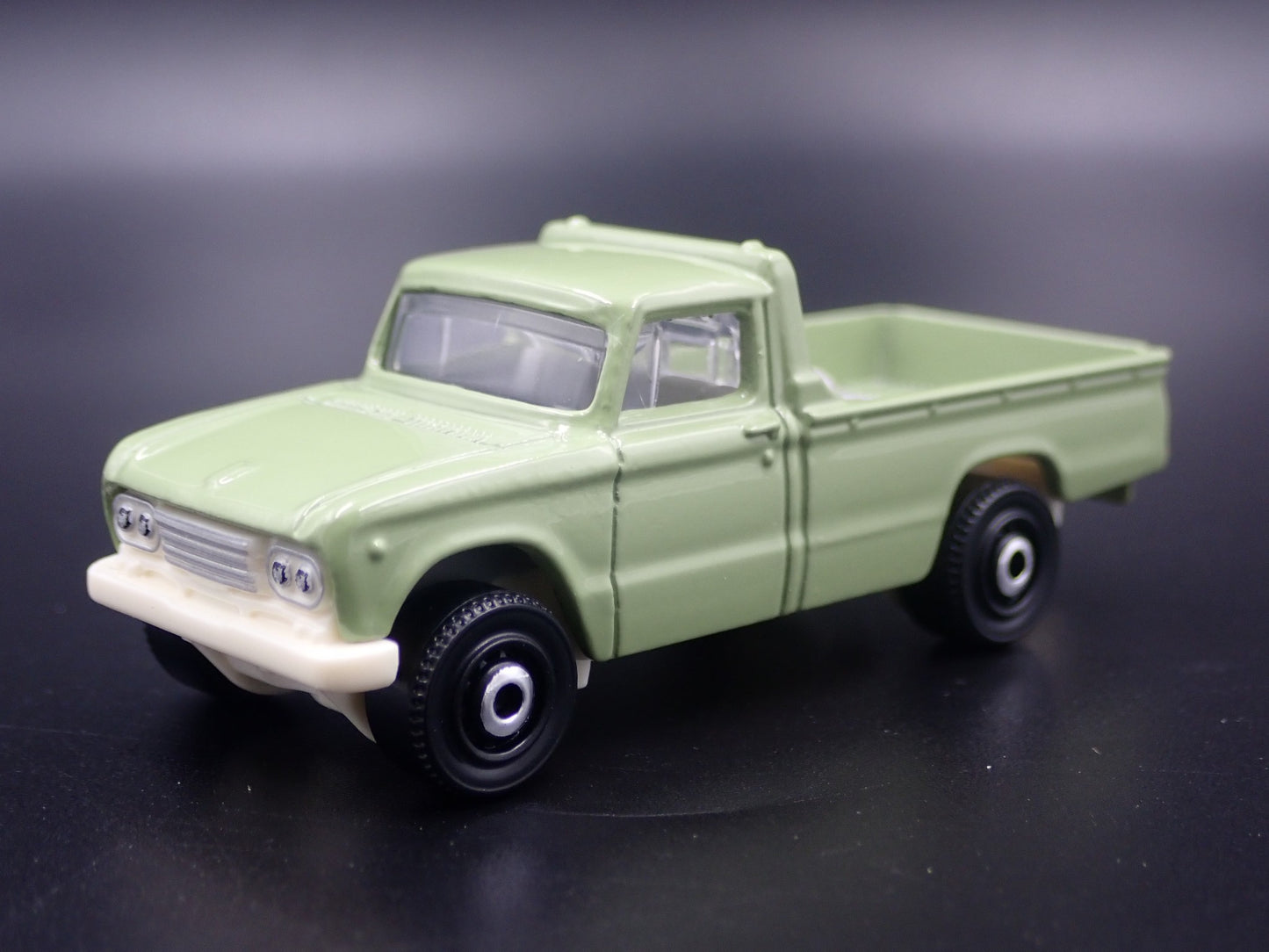 1962-1966 NISSAN JUNIOR PICKUP TRUCK HITCH. 1:64 SCALE DIORAMA DIECAST MODEL CAR
