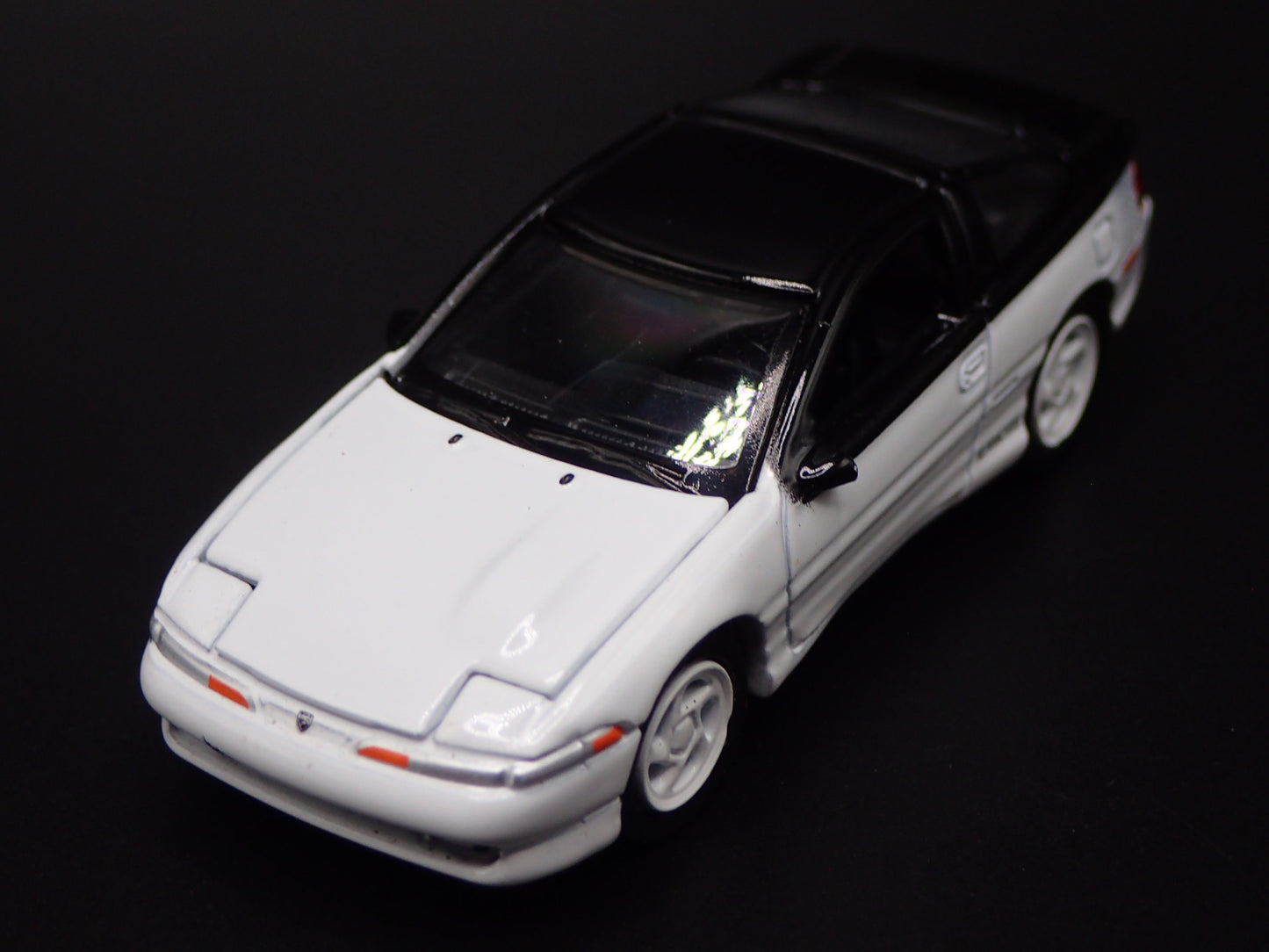 1990-1994 EAGLE TALON TSi WHITE 1:64 SCALE COLLECTIBLE DIORAMA DIECAST MODEL CAR
