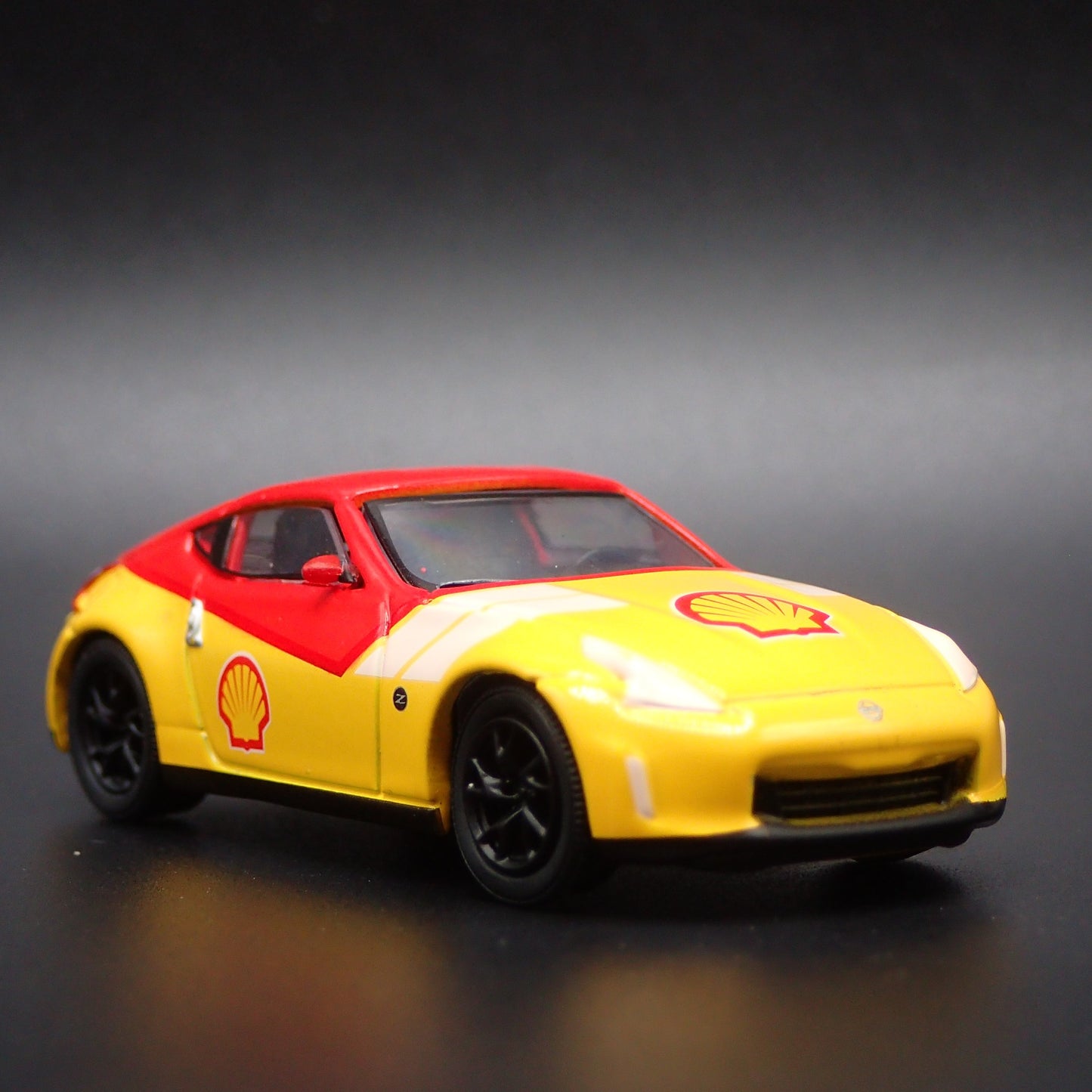 2009-2020 NISSAN 370Z SHELL OIL 1:64 SCALE COLLECTIBLE DIORAMA DIECAST MODEL CAR