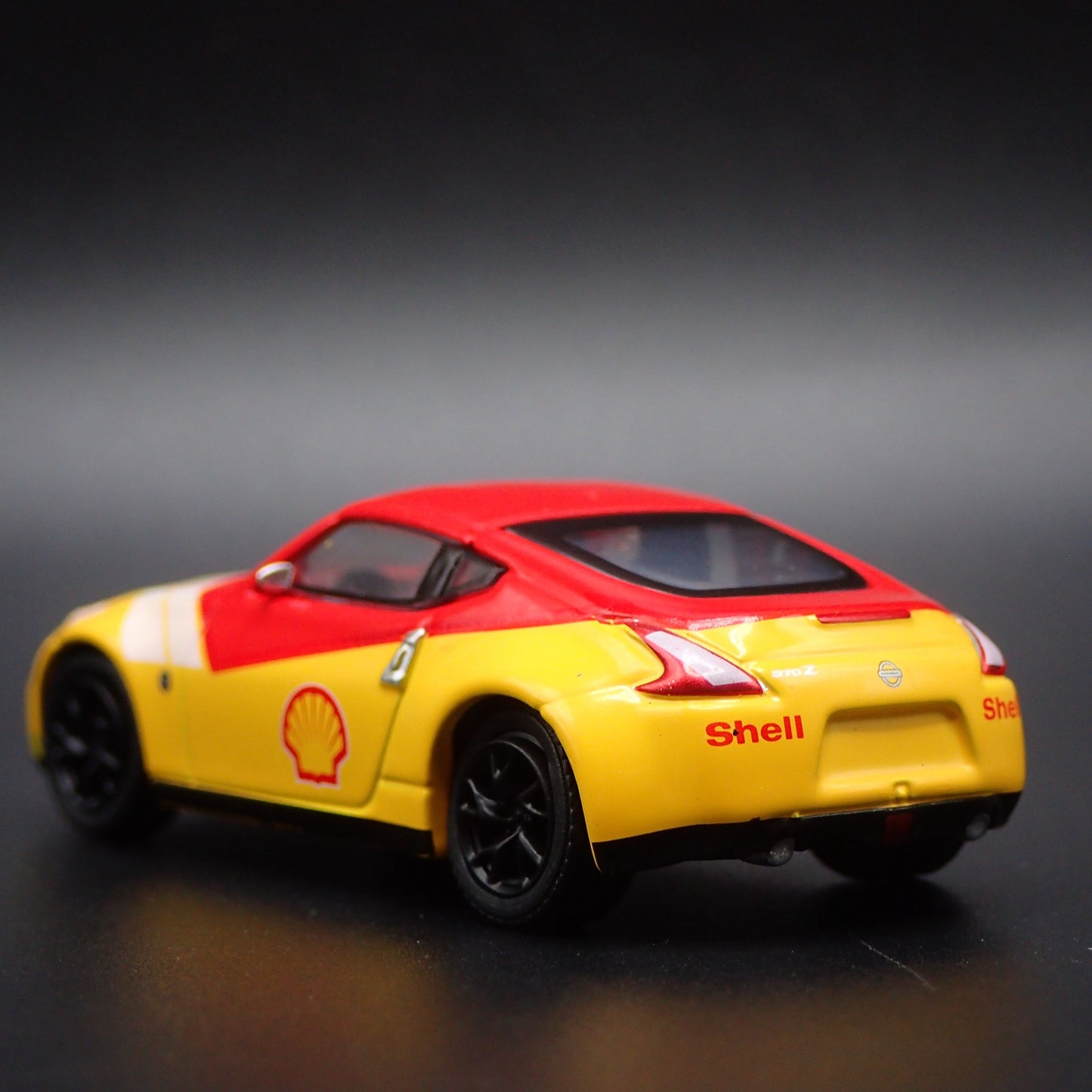 2009-2020 NISSAN 370Z SHELL OIL 1:64 SCALE COLLECTIBLE DIORAMA DIECAST MODEL CAR