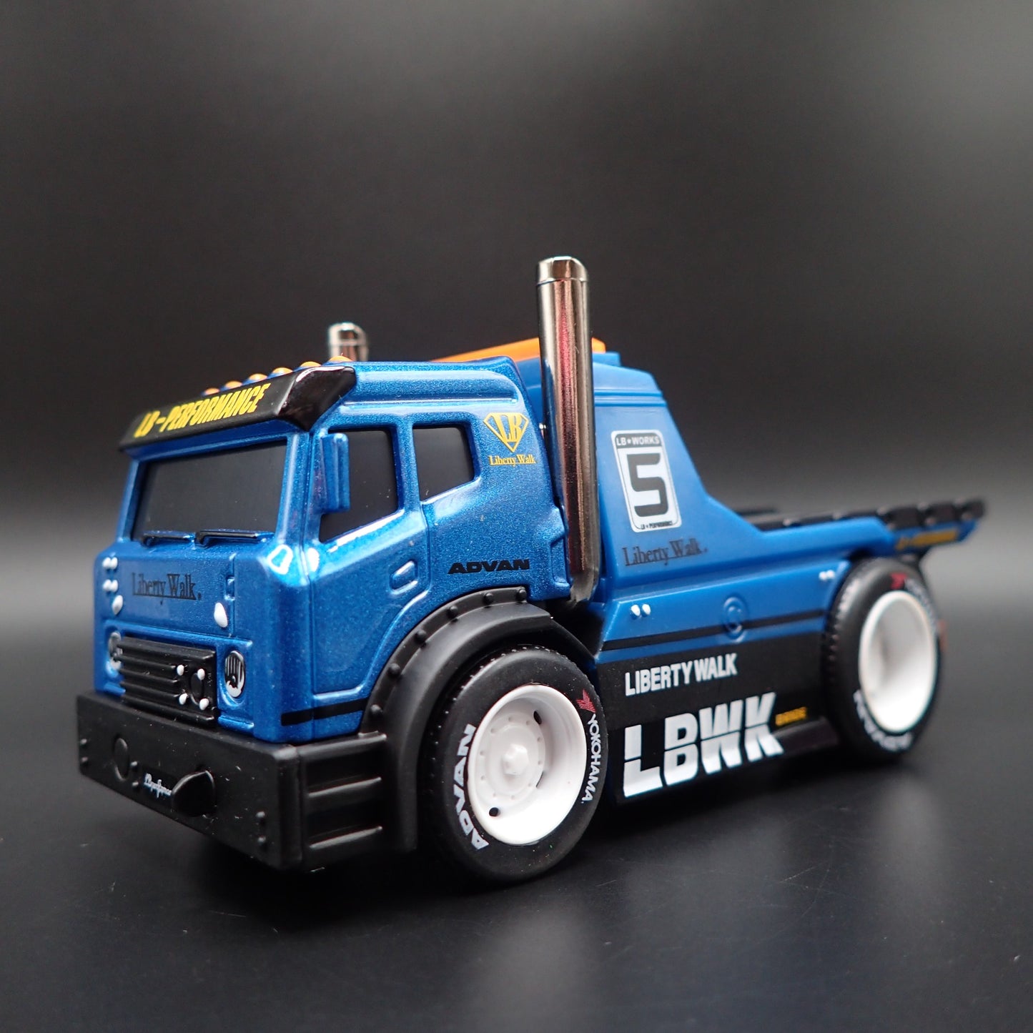 MODERN CUSTOM FLATBED CAR HAULER LBWK LIBERTY WALK 1:64 SCALE DIECAST MODEL CAR