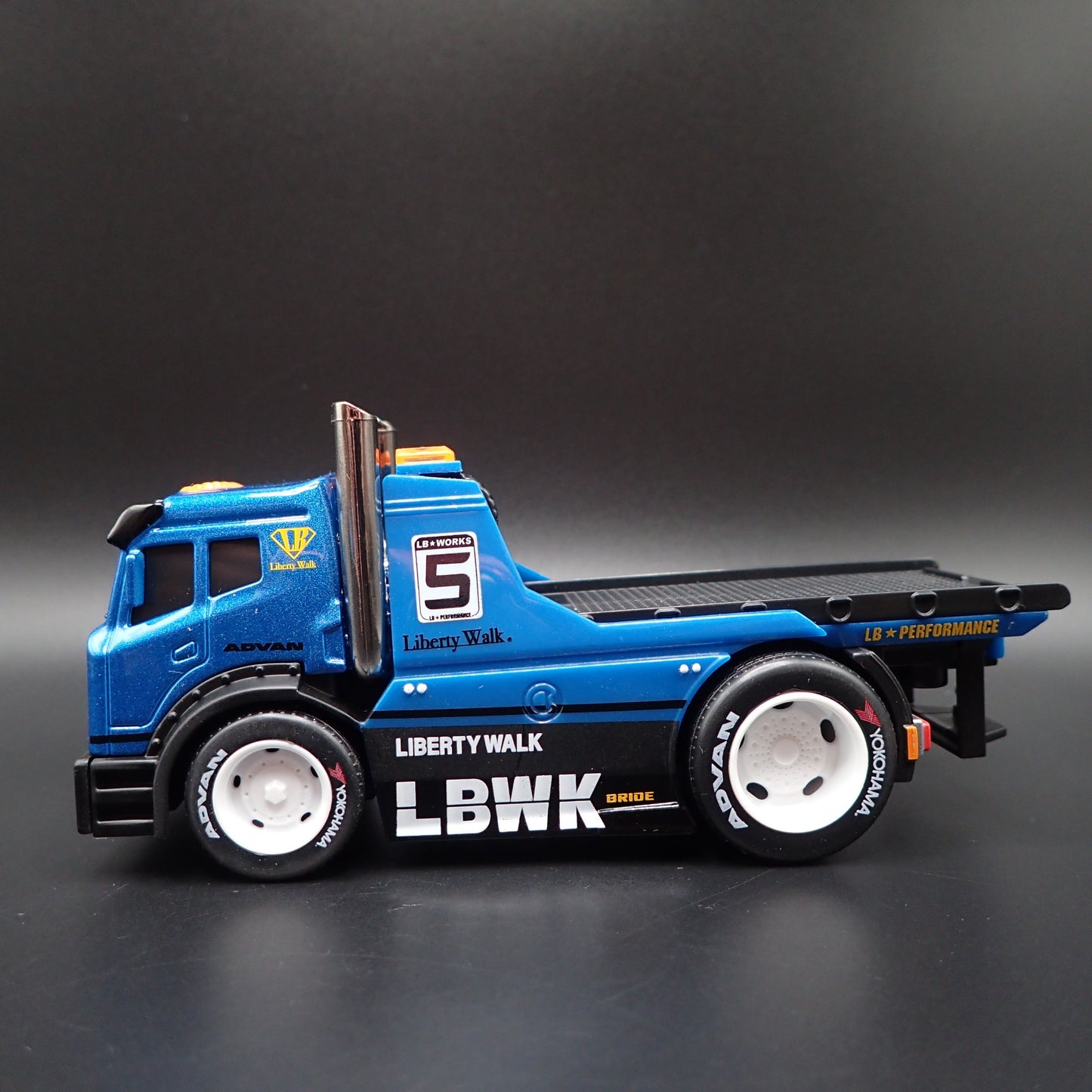 MODERN CUSTOM FLATBED CAR HAULER LBWK LIBERTY WALK 1:64 SCALE DIECAST MODEL CAR
