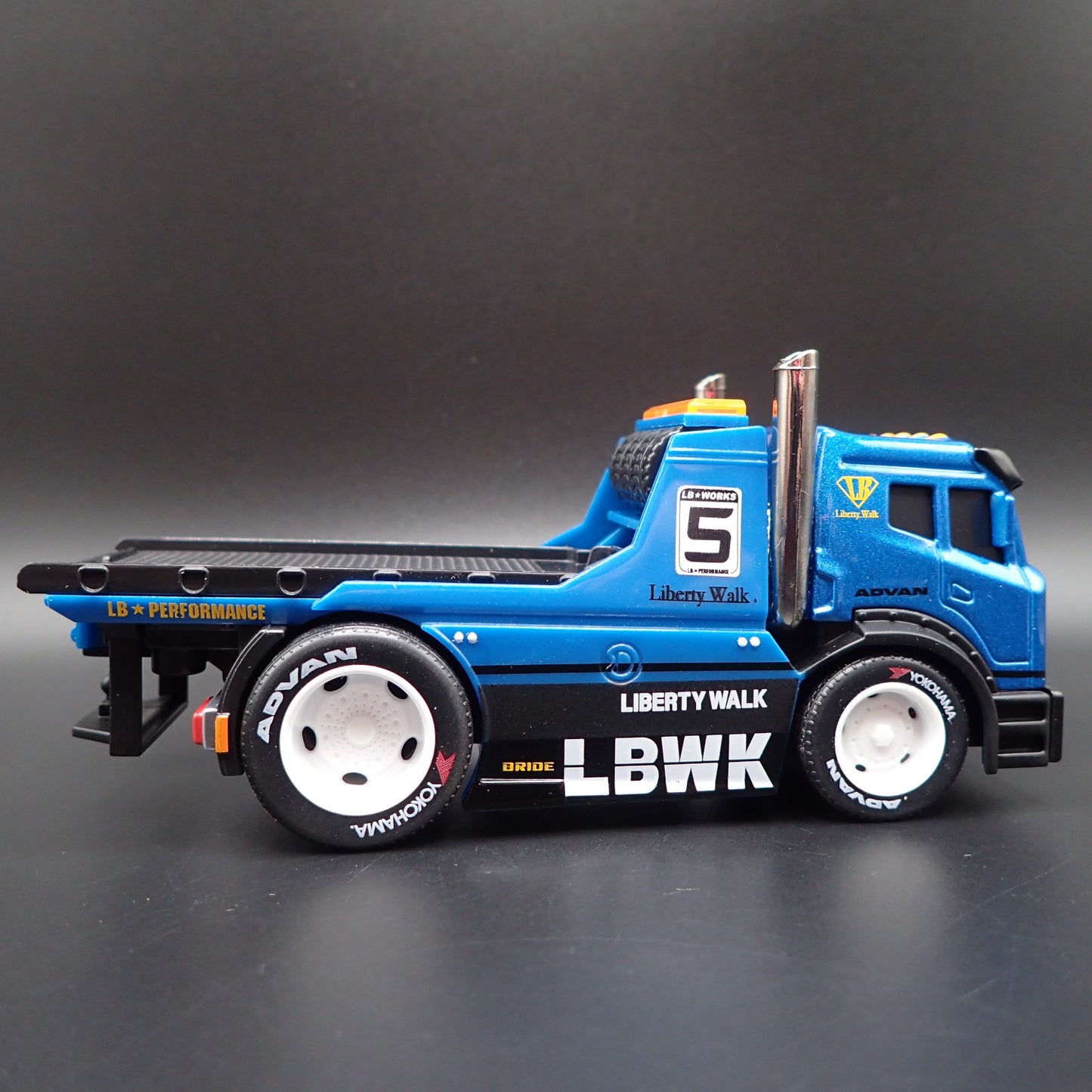 MODERN CUSTOM FLATBED CAR HAULER LBWK LIBERTY WALK 1:64 SCALE DIECAST MODEL CAR