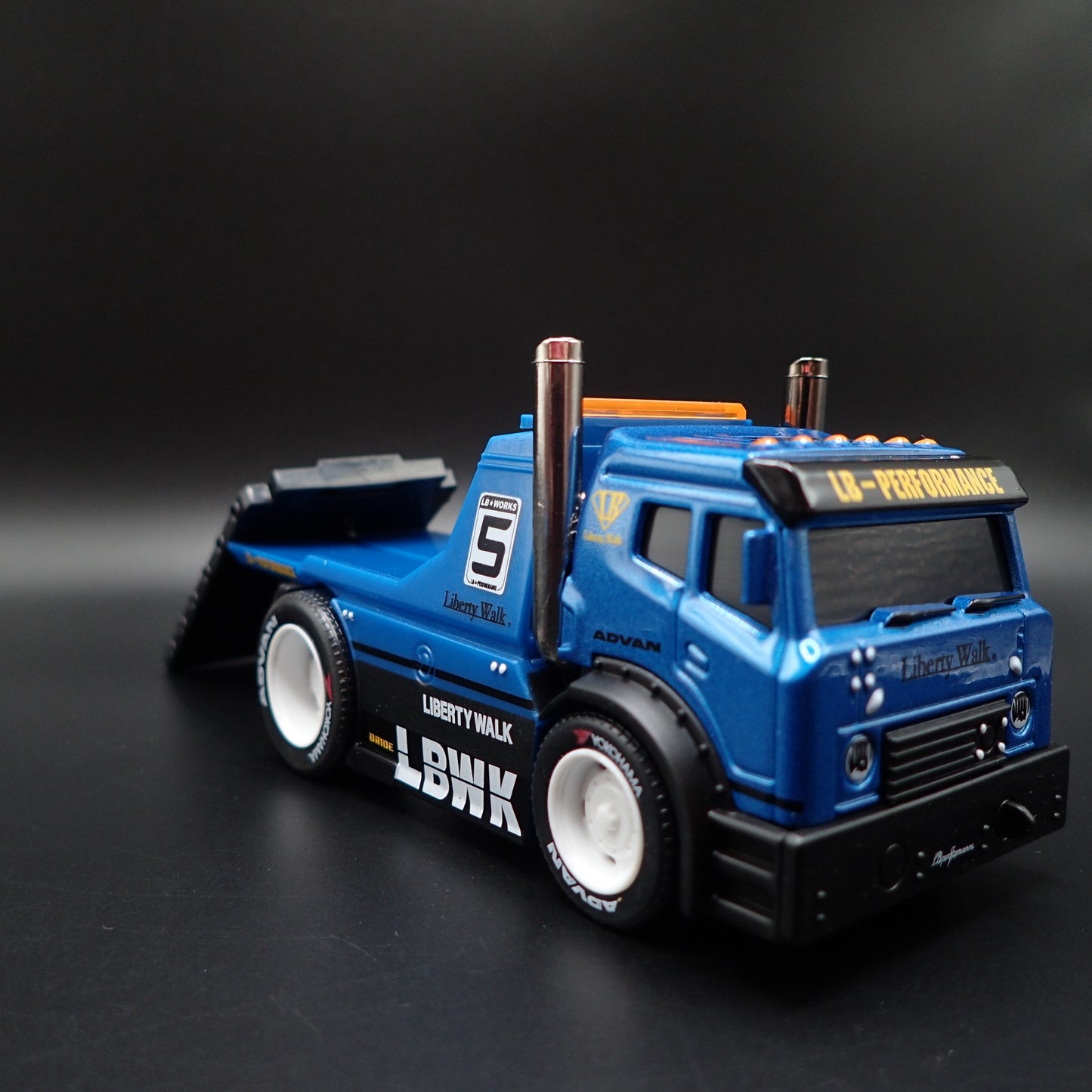 MODERN CUSTOM FLATBED CAR HAULER LBWK LIBERTY WALK 1:64 SCALE DIECAST MODEL CAR