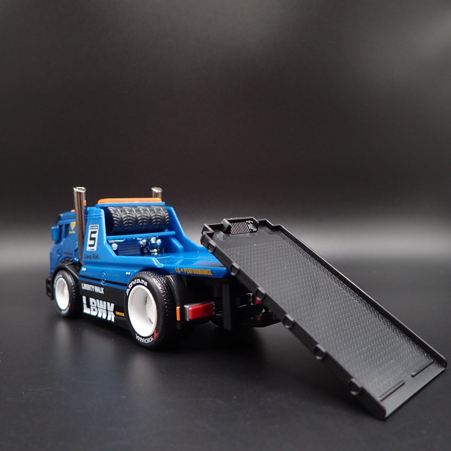 MODERN CUSTOM FLATBED CAR HAULER LBWK LIBERTY WALK 1:64 SCALE DIECAST MODEL CAR