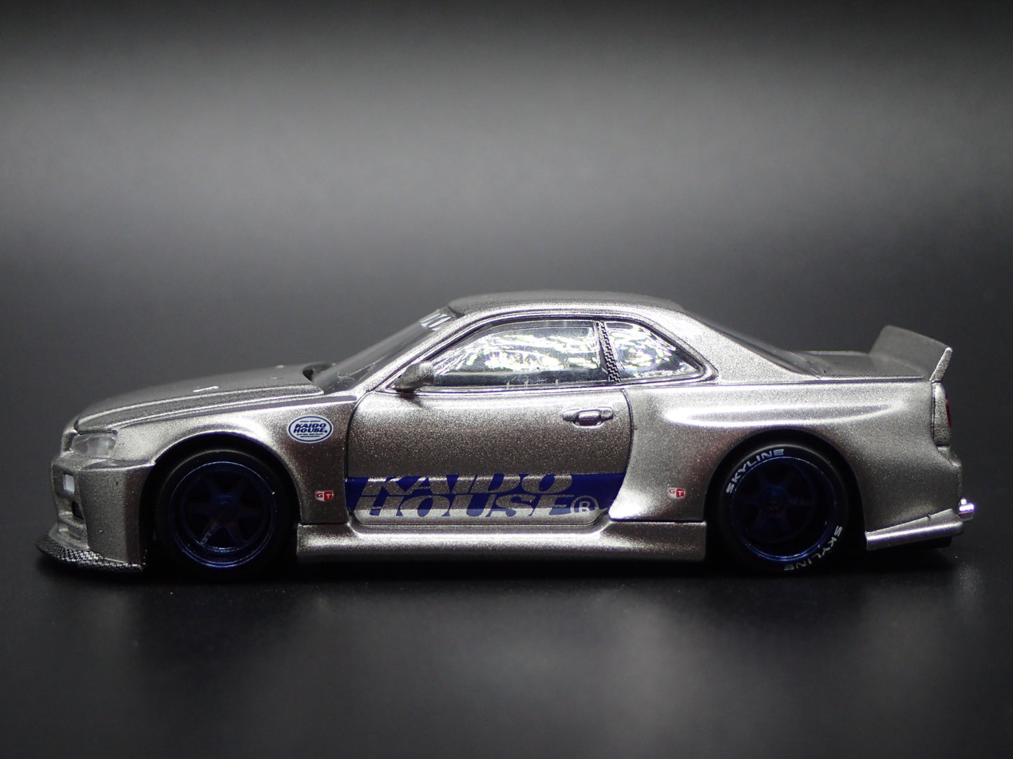 1999-2002 NISSAN SKYLINE GTR R34 KAIDO SHINJUKU V1 1:64 SCALE DIECAST MODEL CAR