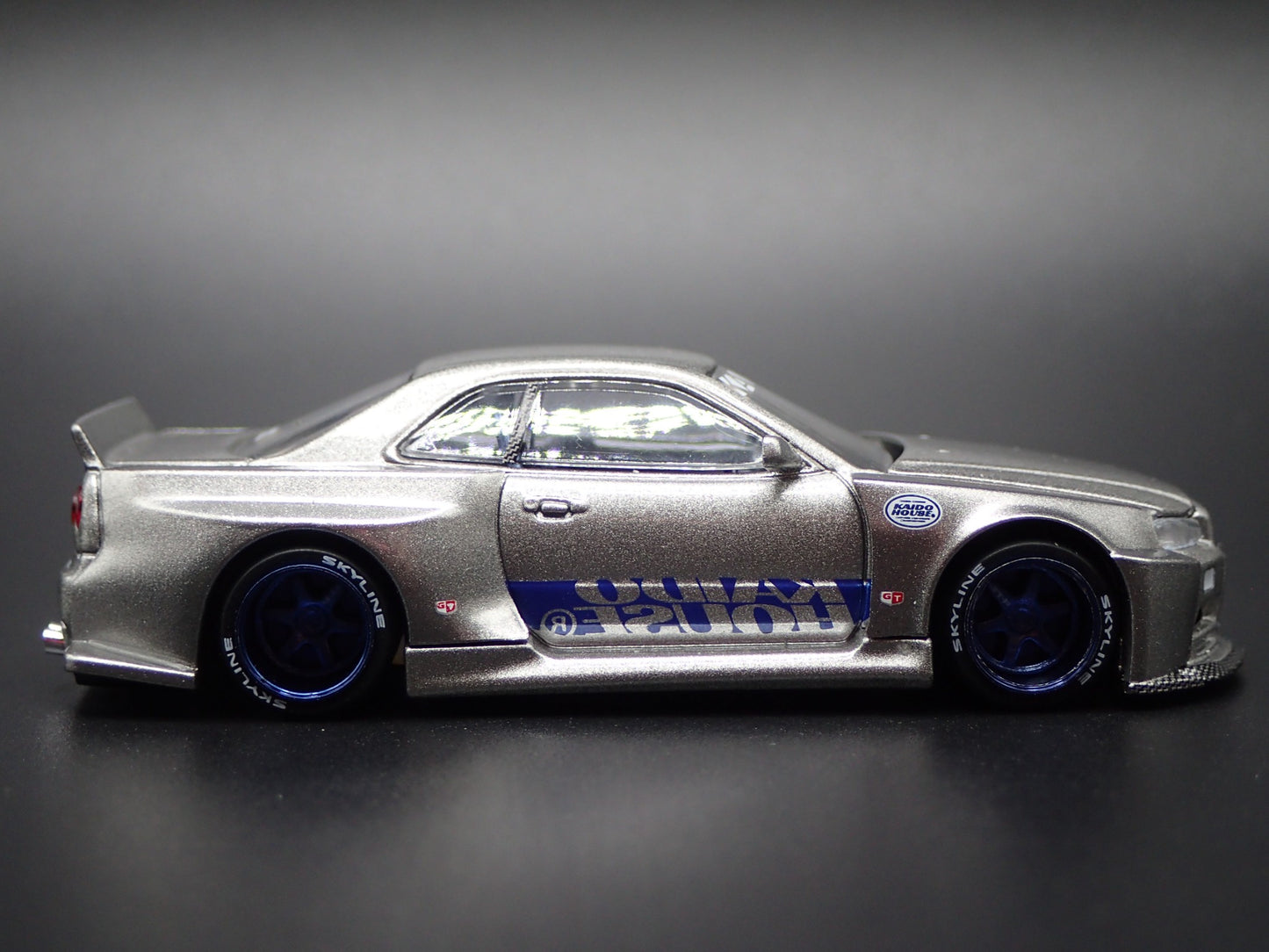1999-2002 NISSAN SKYLINE GTR R34 KAIDO SHINJUKU V1 1:64 SCALE DIECAST MODEL CAR