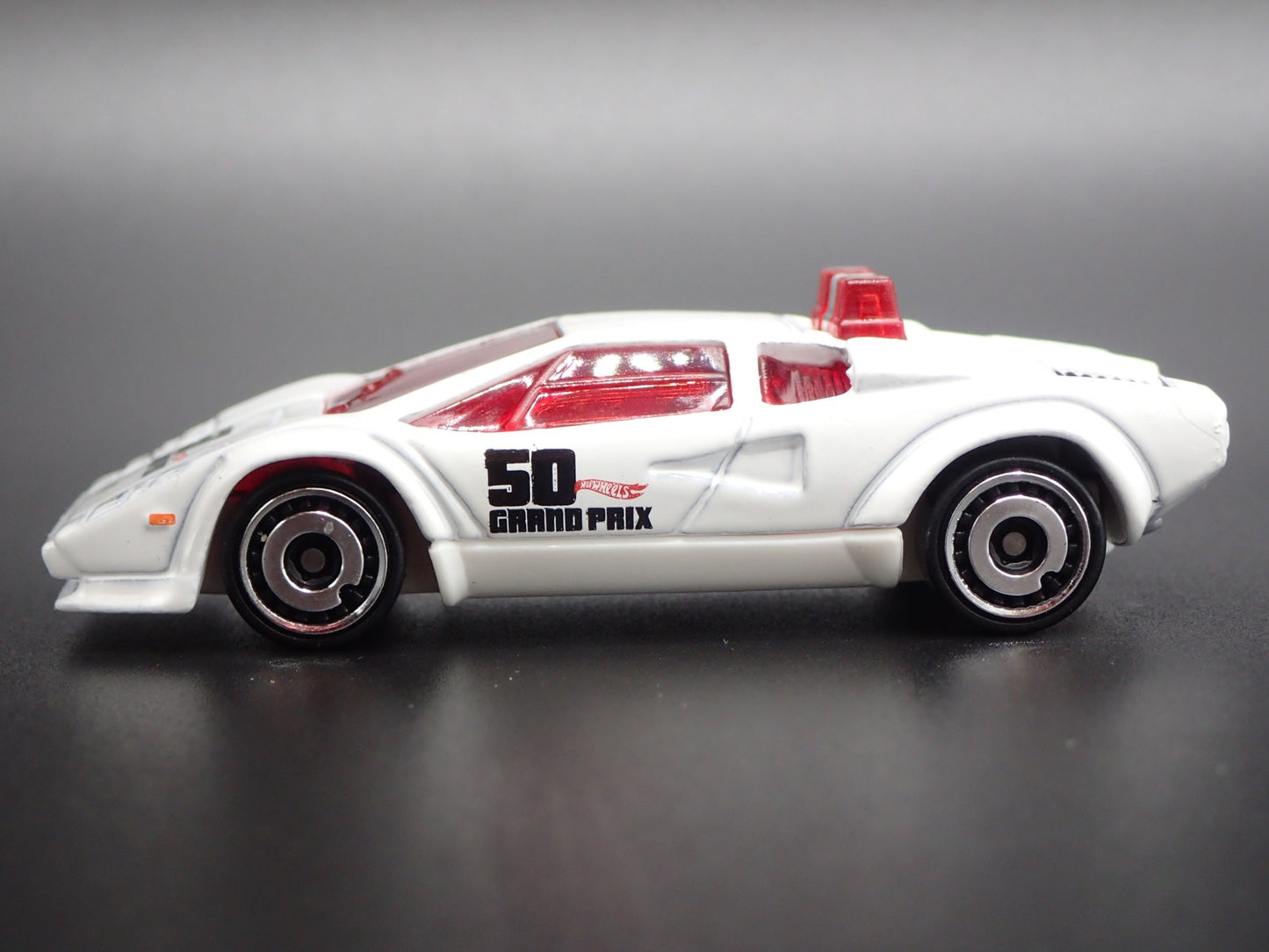 1974-1990 LAMBORGHINI COUNTACH PACE CAR SUPER CAR 1:64 SCALE DIECAST MODEL CAR