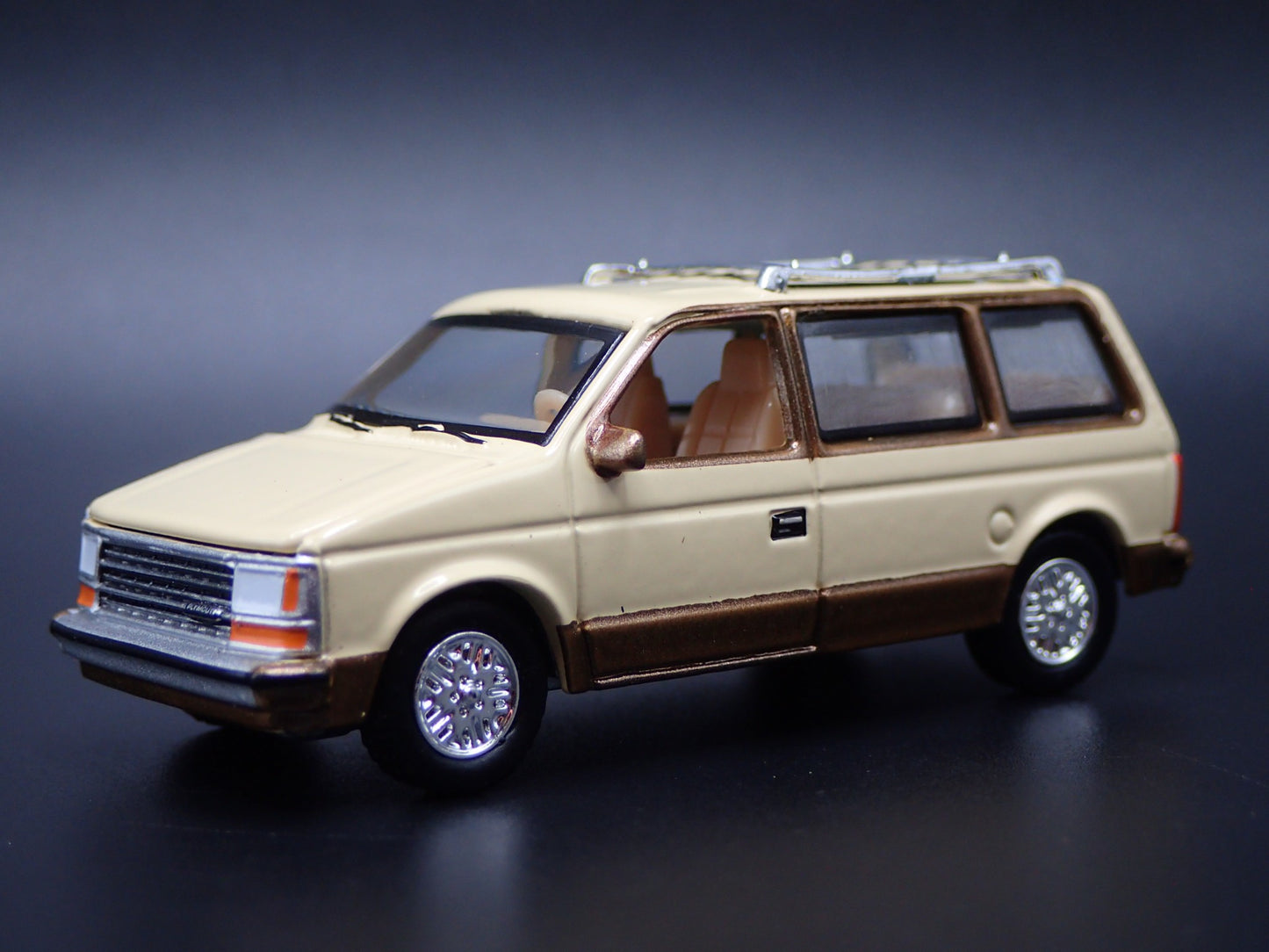1984-1990 PLYMOUTH VOYAGER MINIVAN CARAVAN CREAM 1/64 SCALE DIECAST MODEL CAR